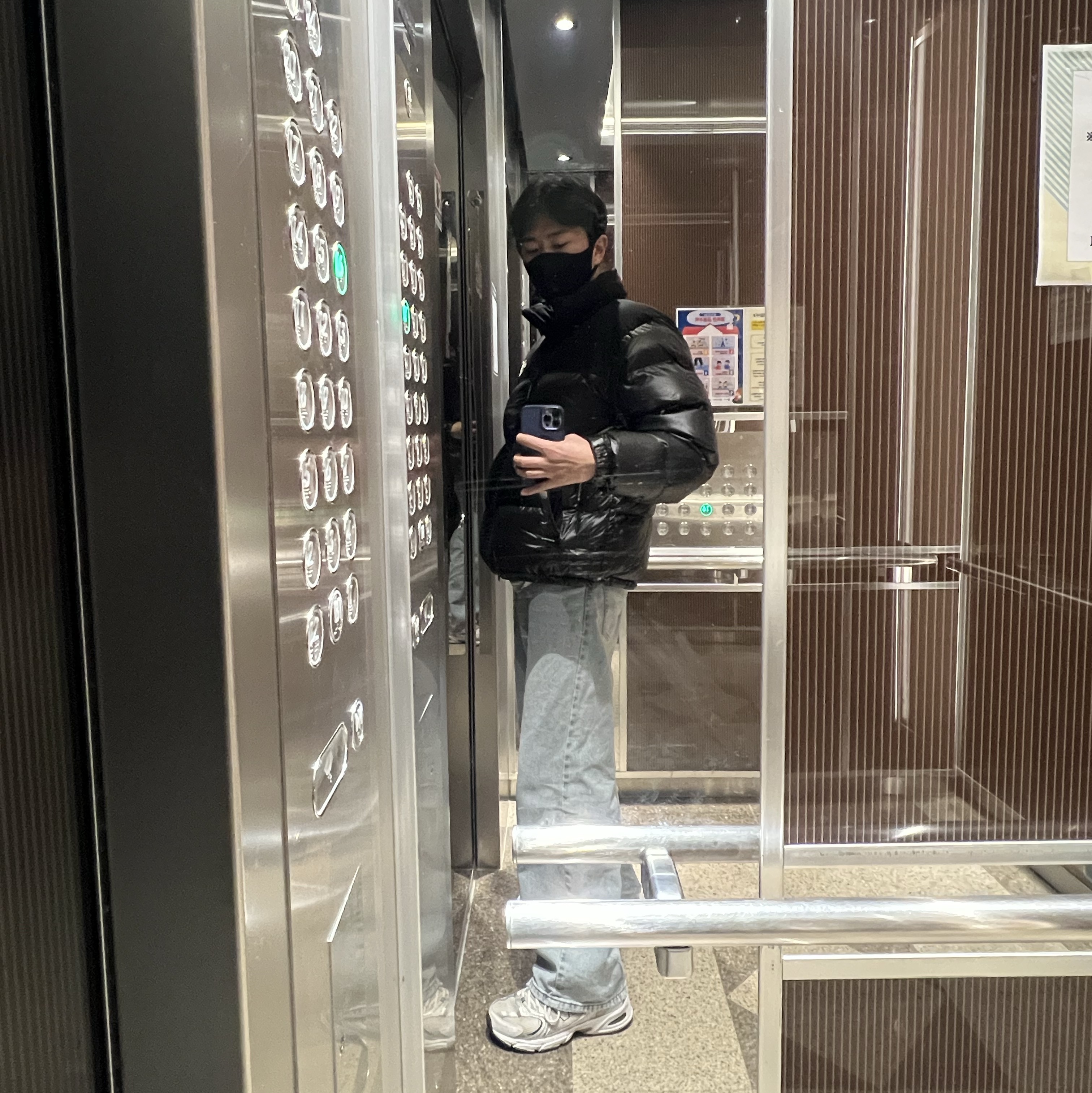 The North Face White Label Novelty Nuptse RDS Down Jacket Black, New Balance 530 White 착용 스타일