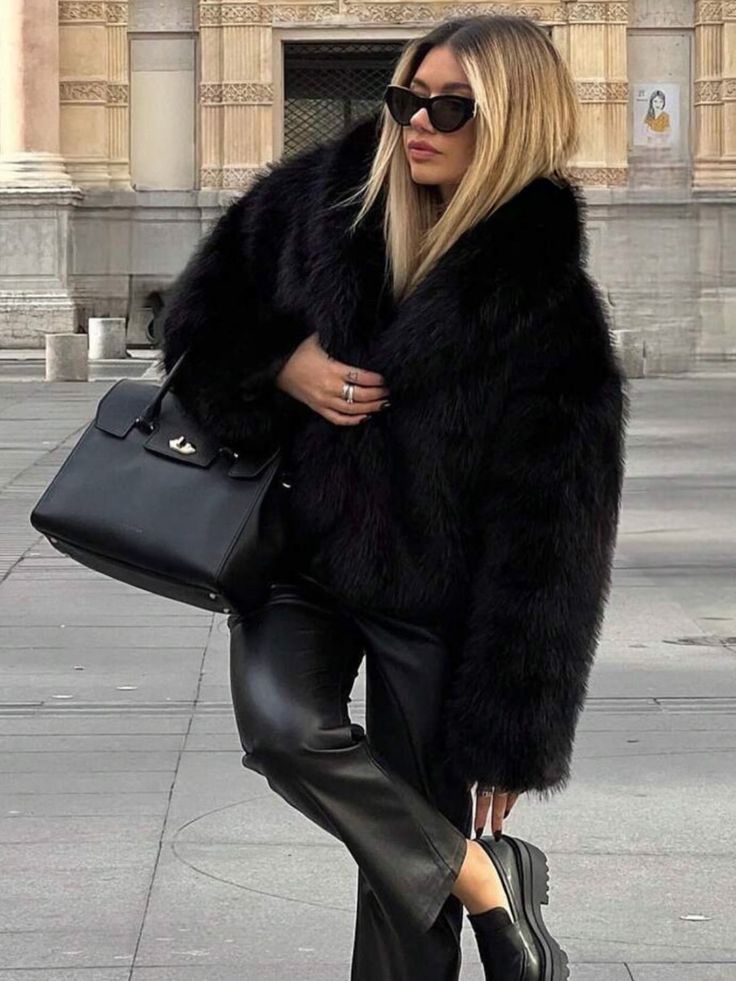 Haveless Blair Faux Fur Jacket Black, (W) Zara Faux Fur Jacket Ecru 착용 스타일 - 4