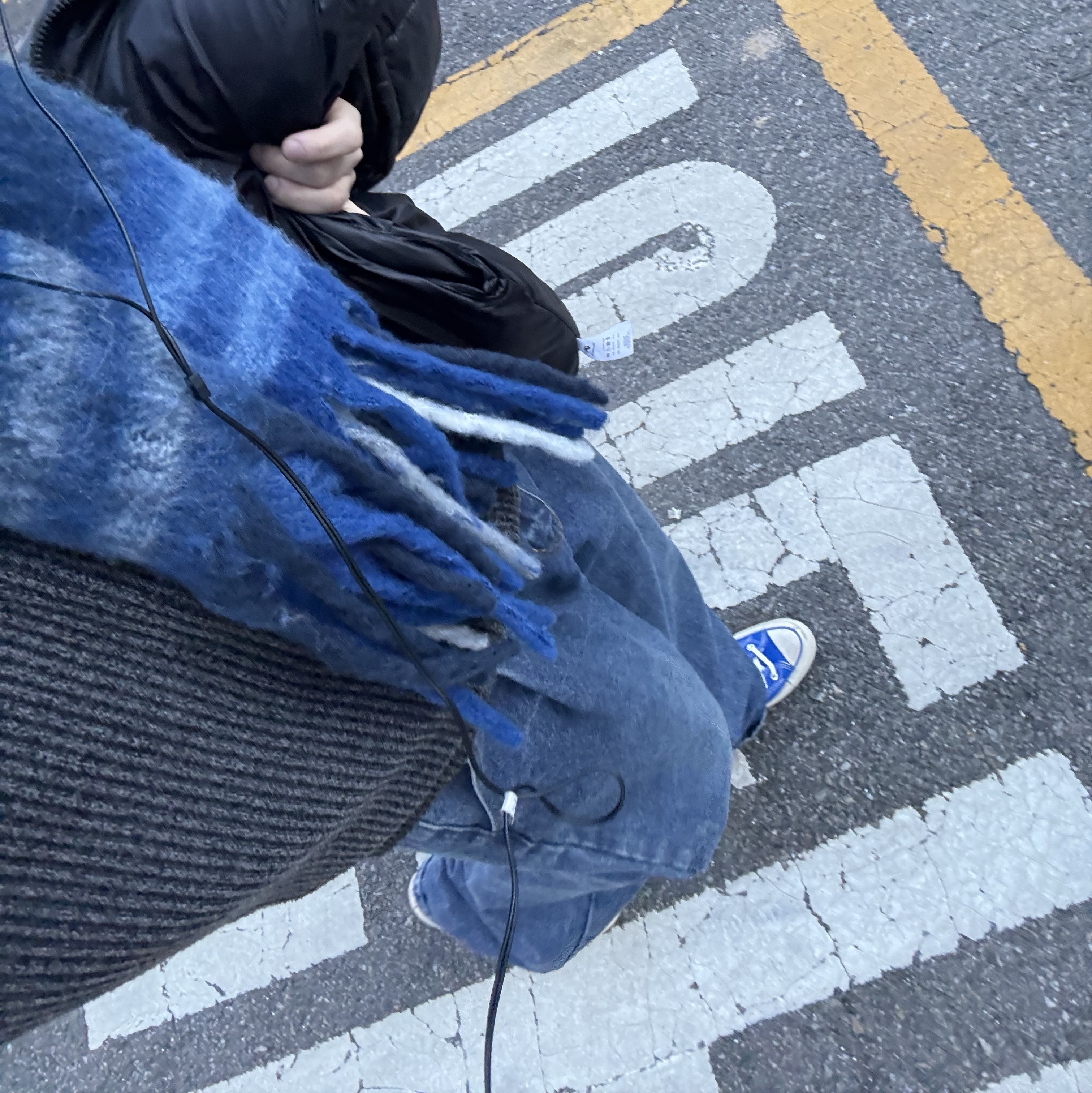 Converse x Ader Error Chuck 70 Ox Imperial Blue, Ader Error Sig; TRS Tag Beanie 01 Noir 착용 스타일