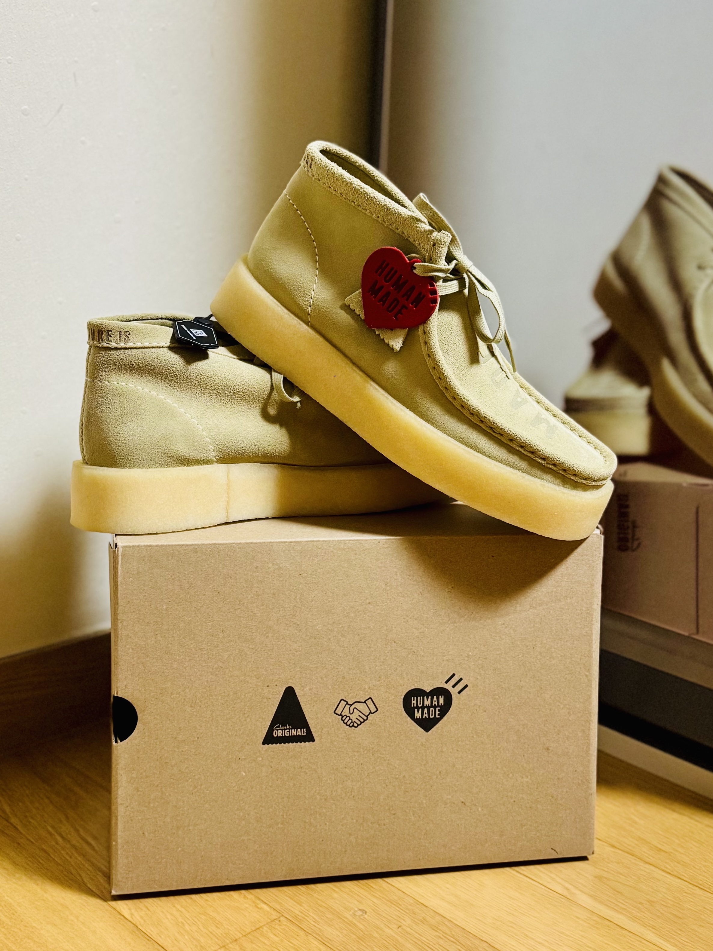 Clarks x Human Made Wallabee Made Beige 착용 스타일 - 1