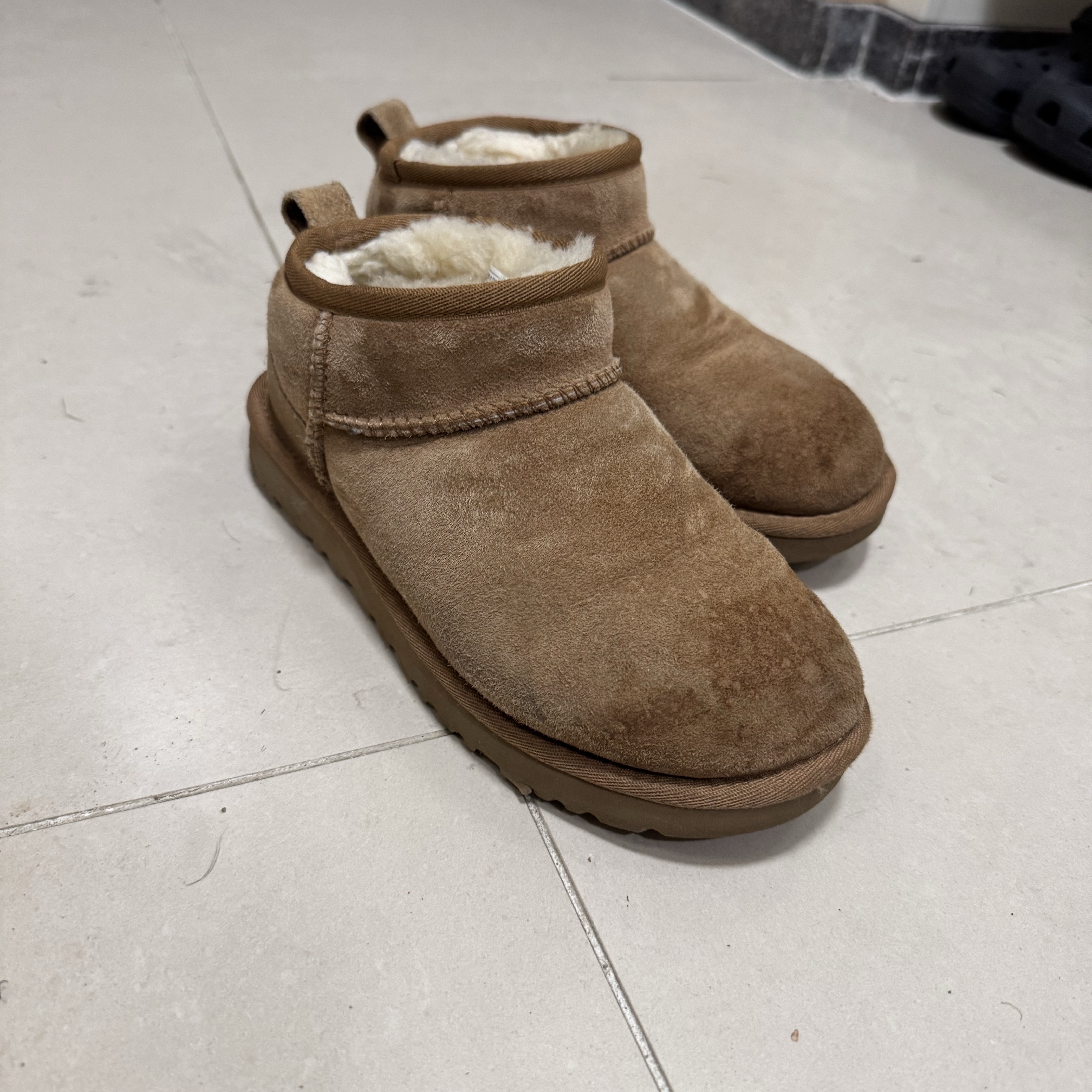 (W) UGG Classic Ultra Mini Boots Chestnut 착용 스타일