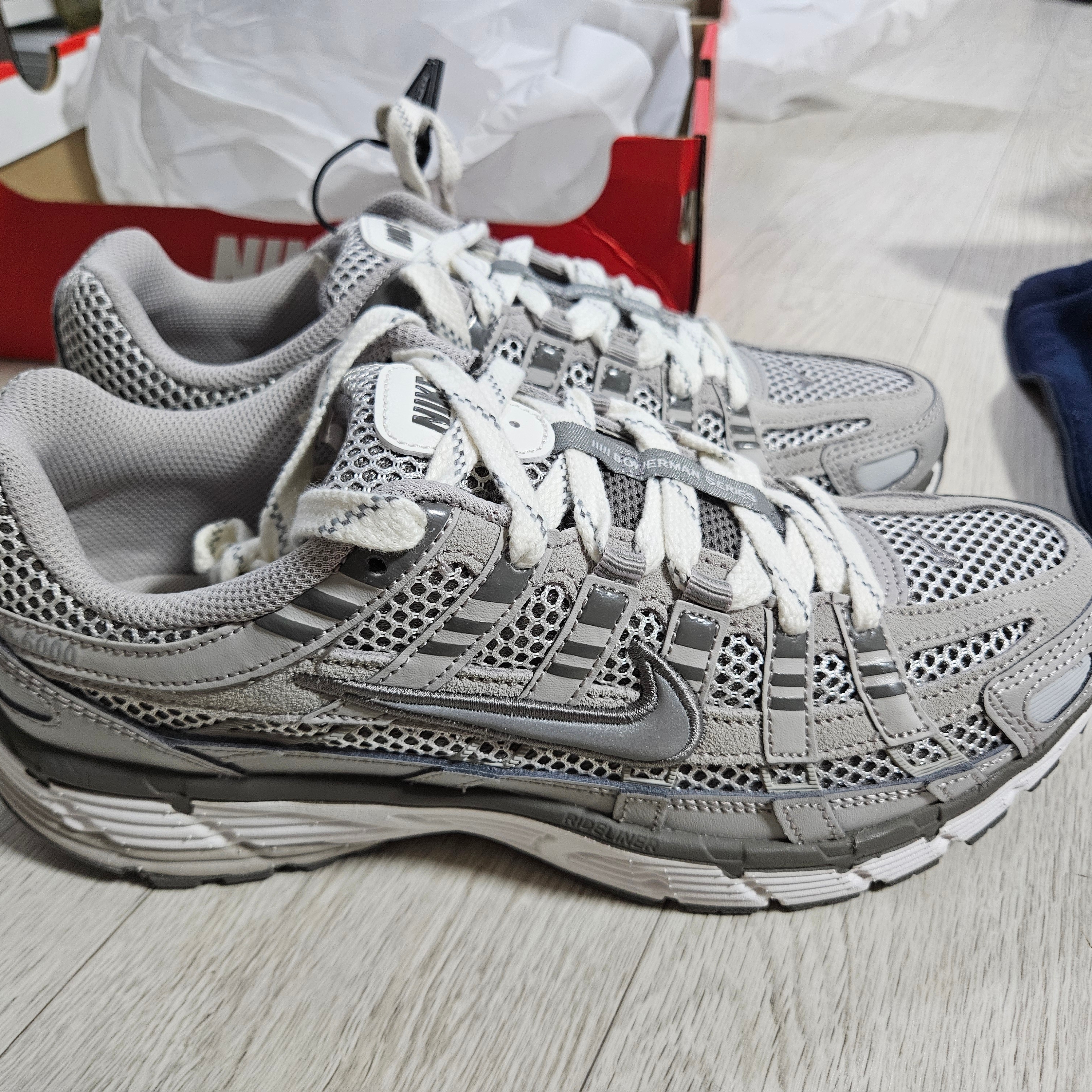 Nike P-6000 PRM Light Iron Ore 착용 스타일