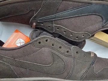 Jordan 1 x Travis Scott Retro Low OG SP Velvet Brown and Dark Mocha 착용 스타일