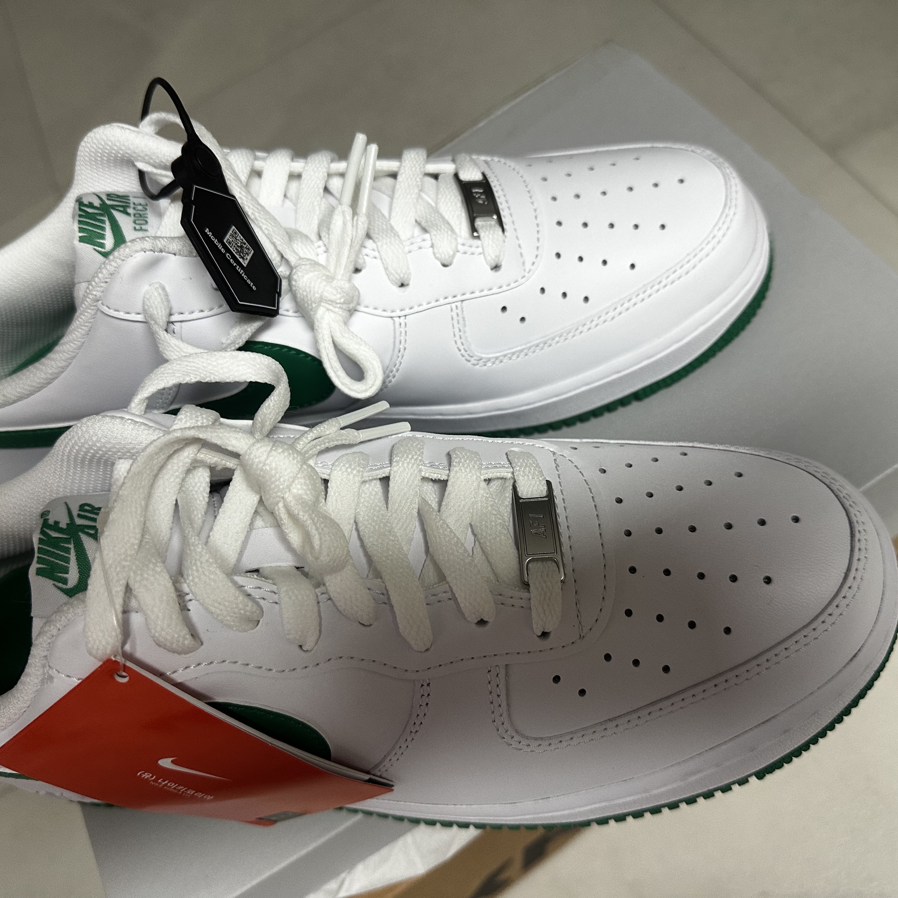 Nike Air Force 1 '07 White Malachite 착용 스타일 - 3