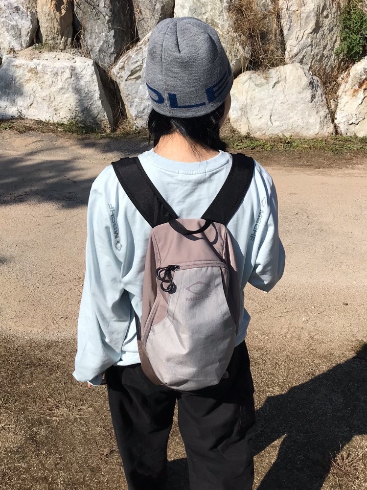Mischief Rhombus Backpack Pink Grey, Mischief Rhombus Long Sleeve Sky Blue 착용 스타일