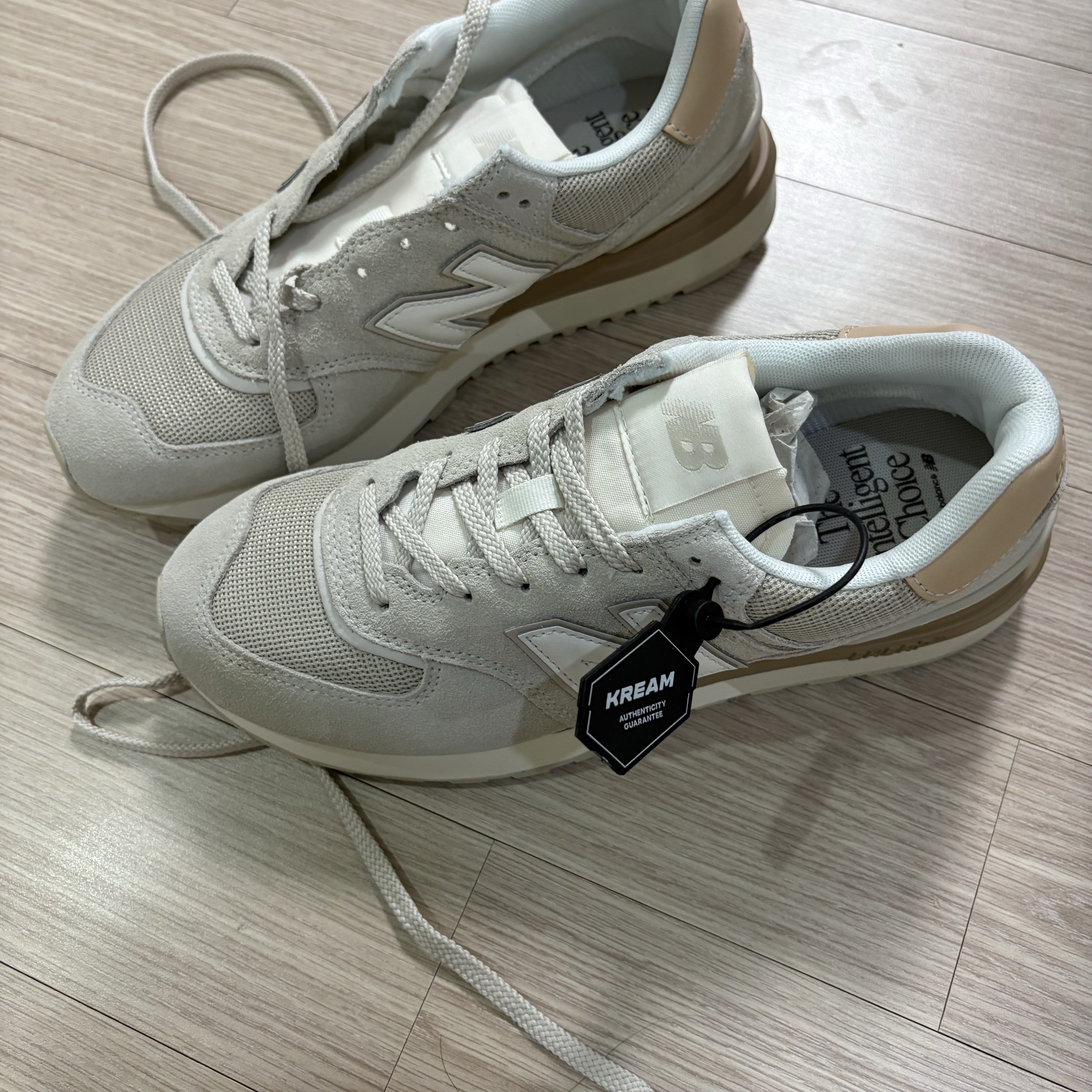 New Balance 574 Legacy White Cream 착용 스타일 - 1