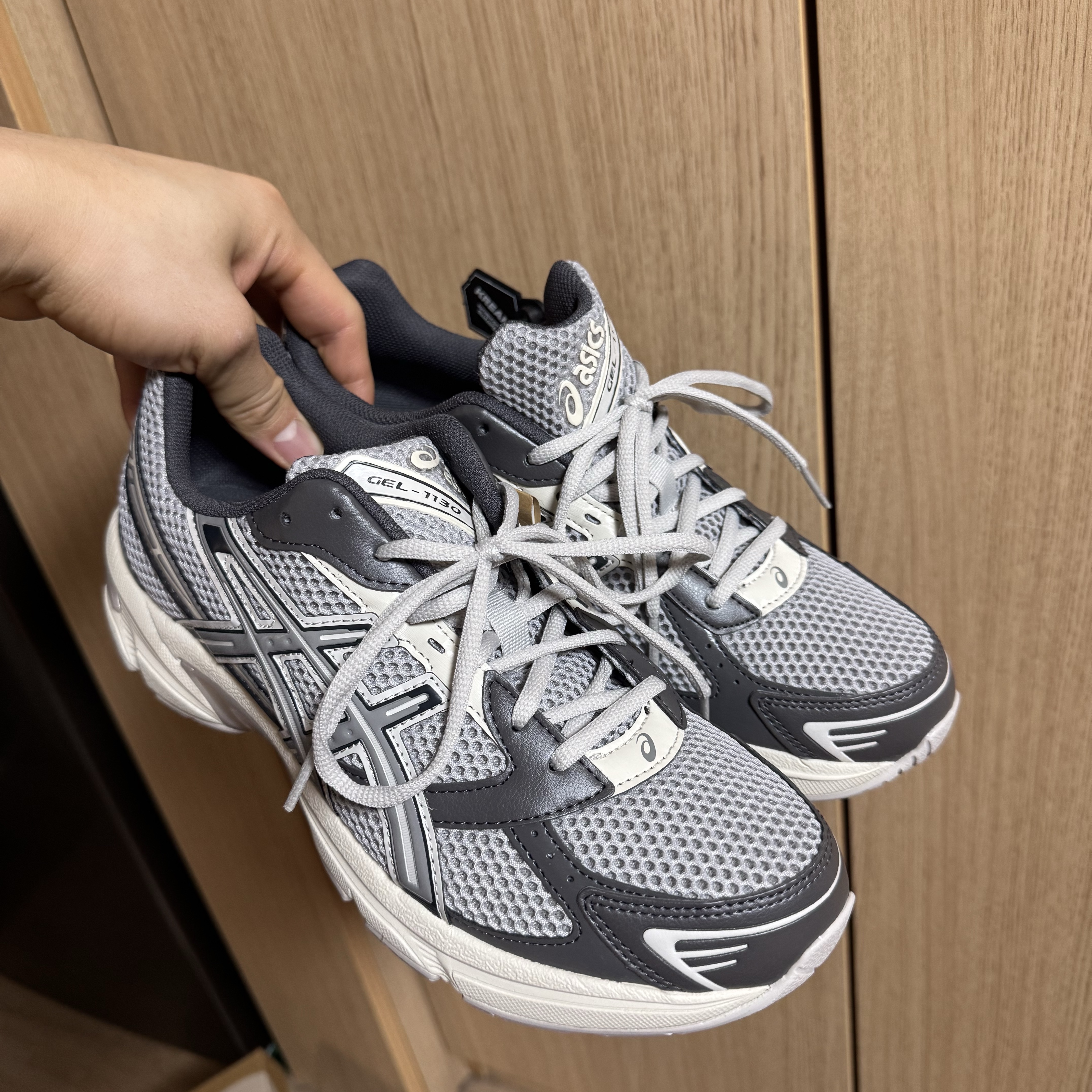 Asics Gel-1130 Oyster Grey Clay Grey 착용 스타일