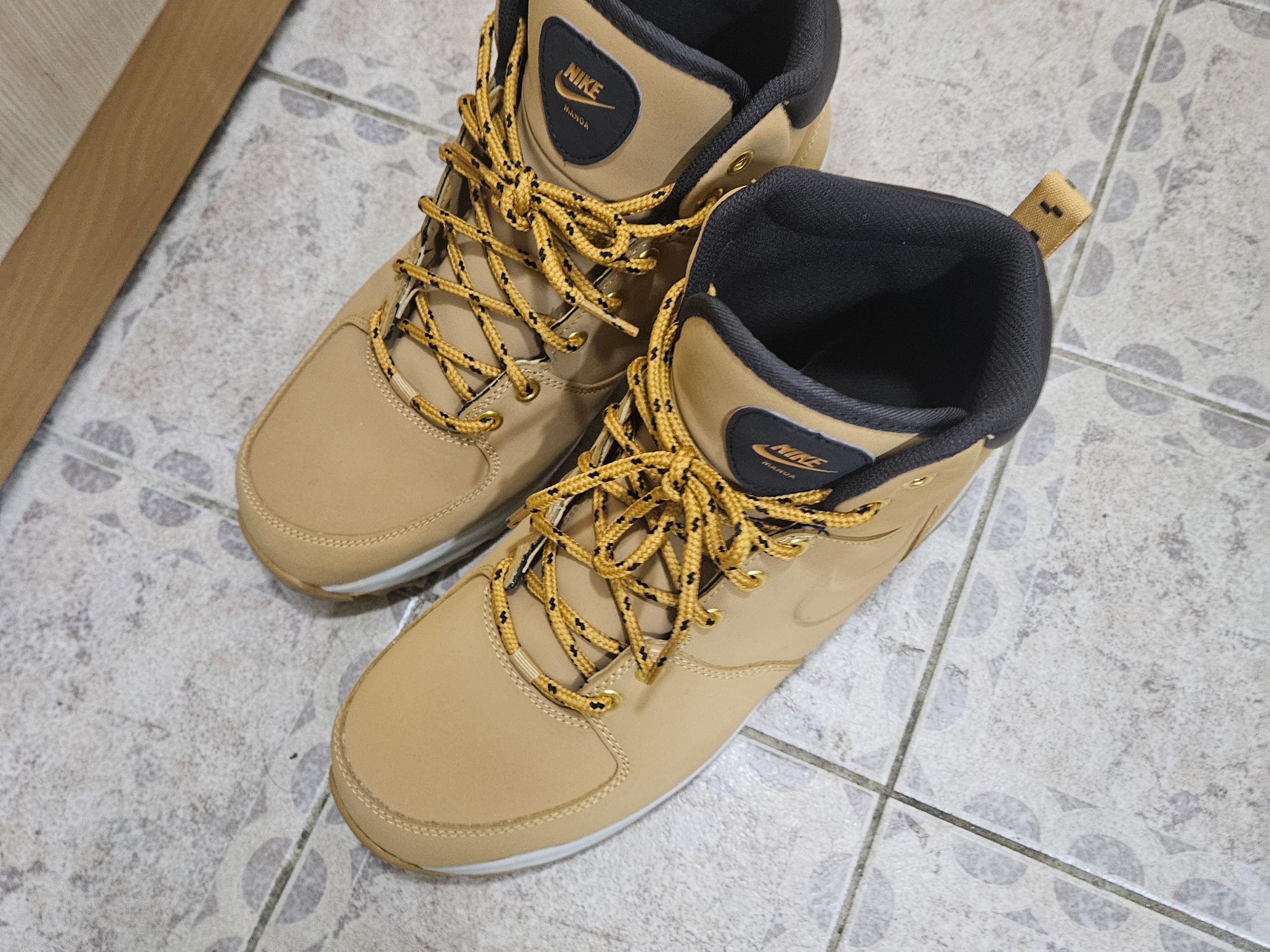 Nike Manoa Leather Haystack 착용 스타일