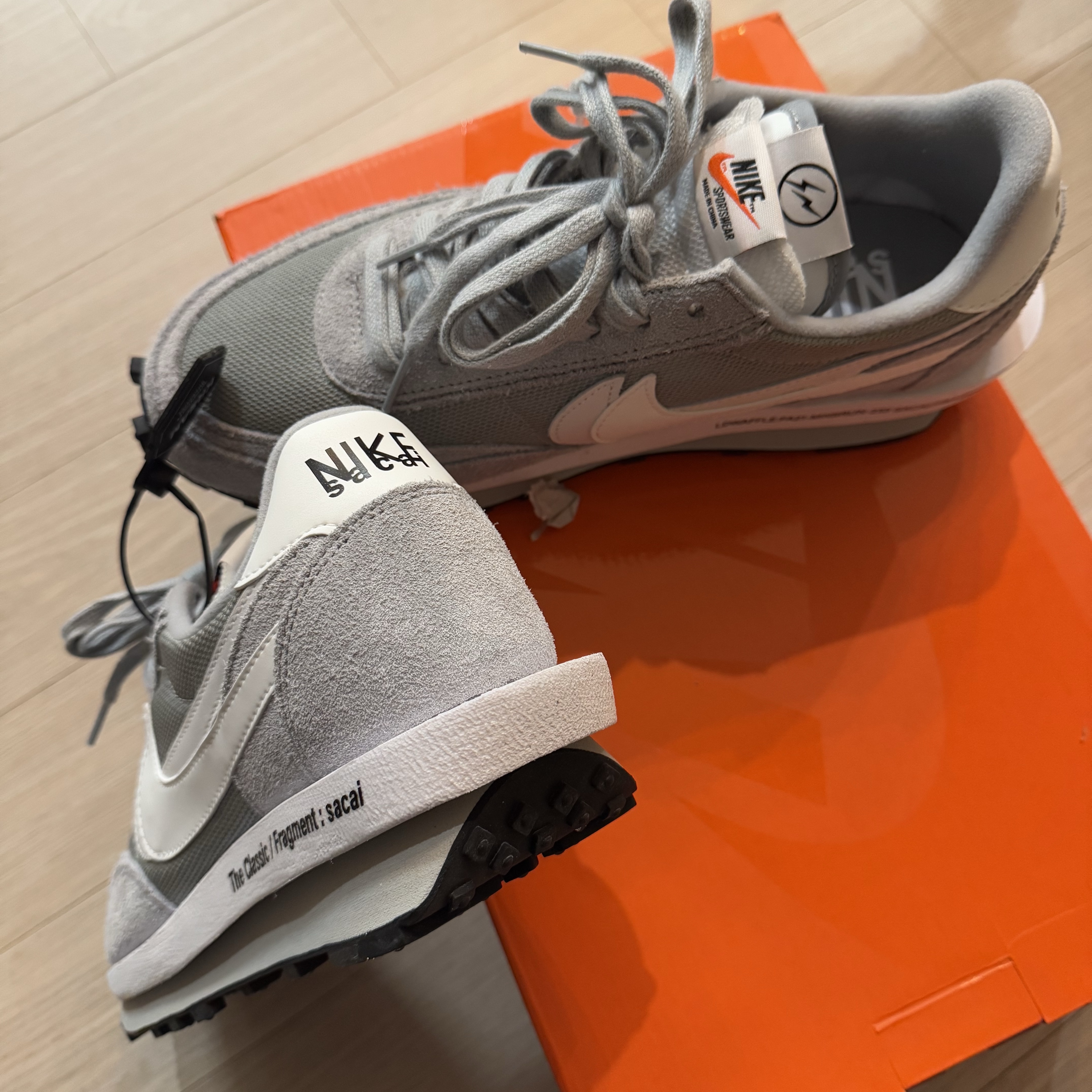 Nike x Sacai x Fragment LDWaffle Light Smoke Grey 착용 스타일 - 3