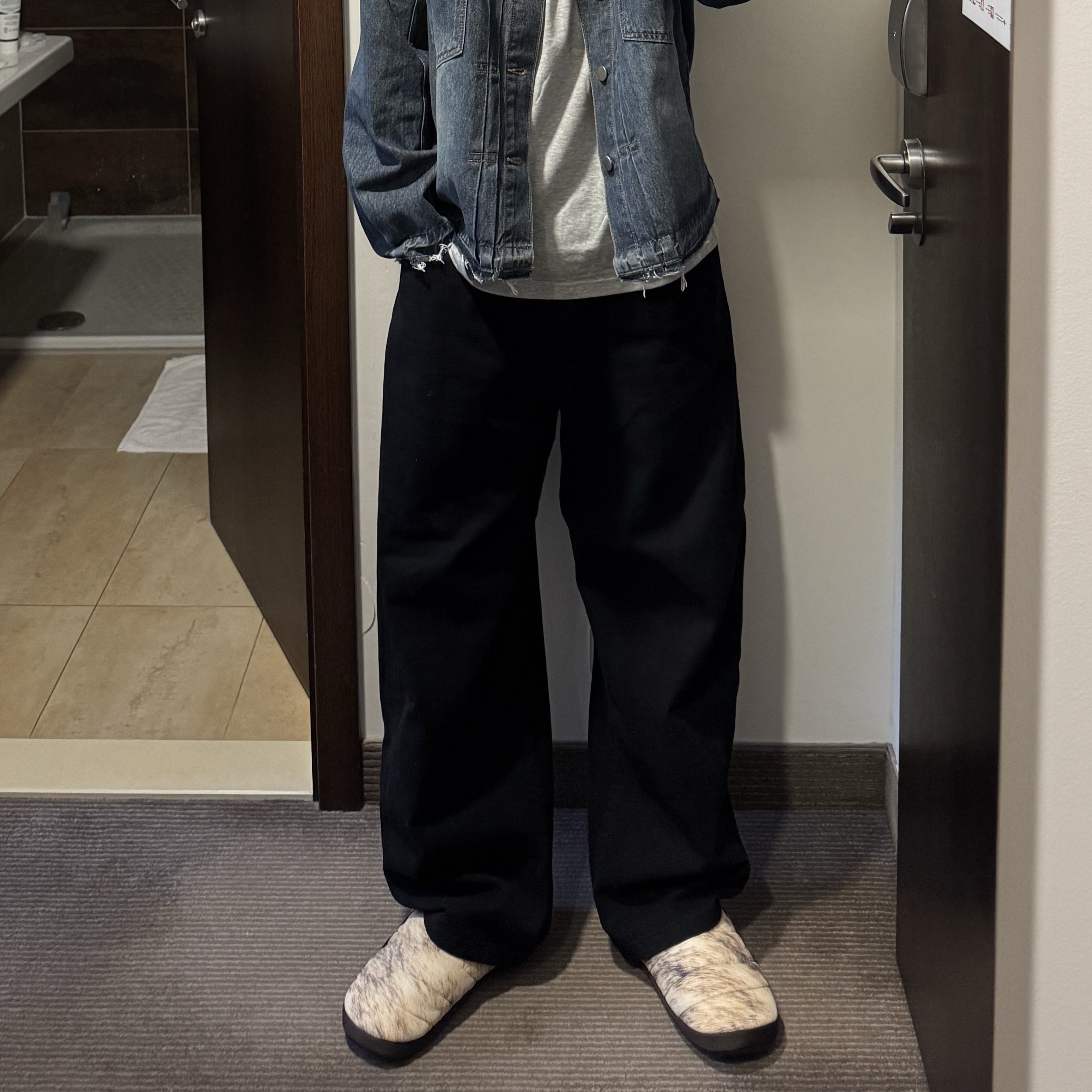 Millo Archive Reflect Curved Pants Black 착용 스타일