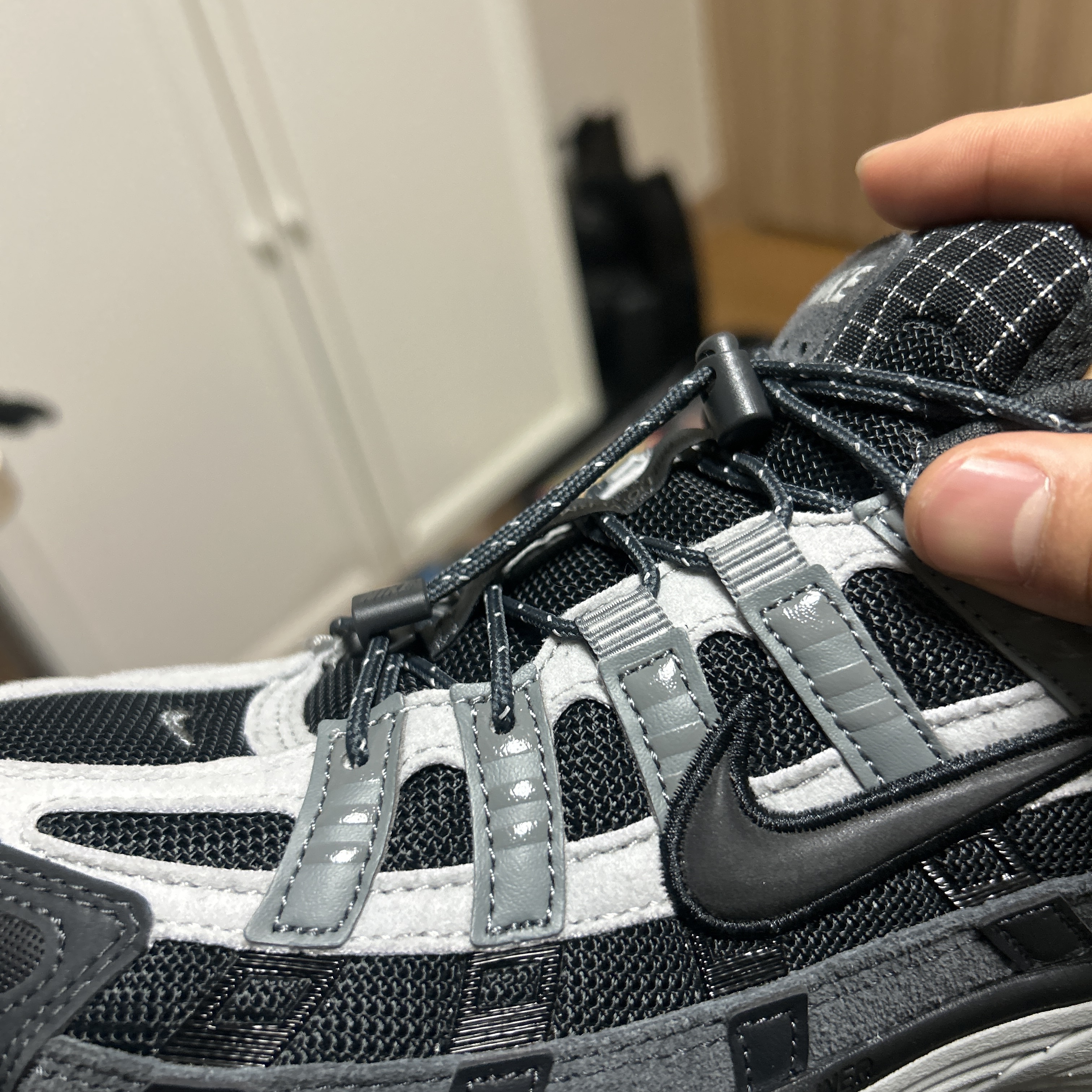 Nike P-6000 Anthracite Smoke Grey 착용 스타일 - 2
