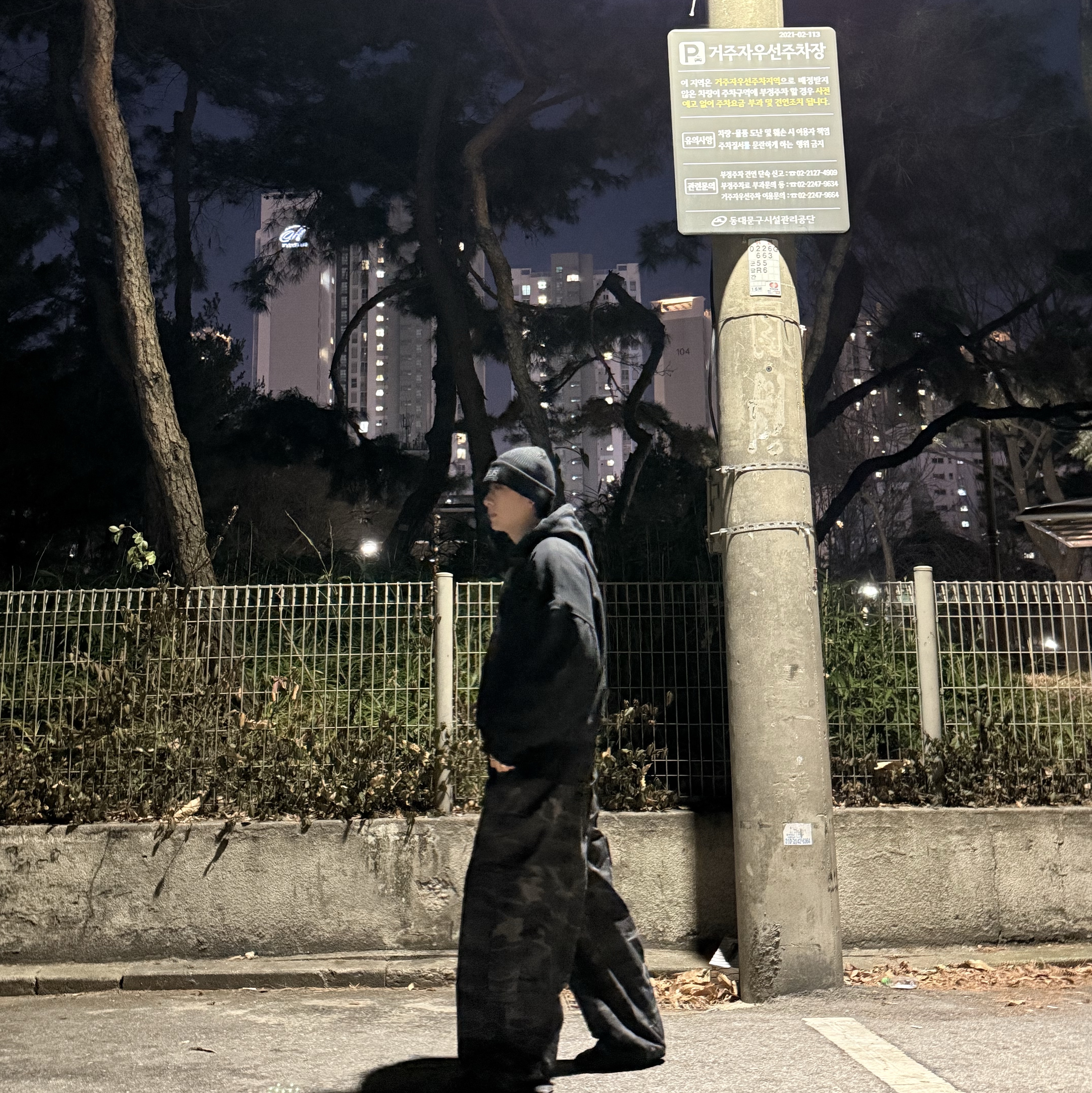 Undermycar Mu.53 Anti Fxxking Logo Play Big Cargo Rip-Camo Pants Camo Gray 착용 스타일 - 2