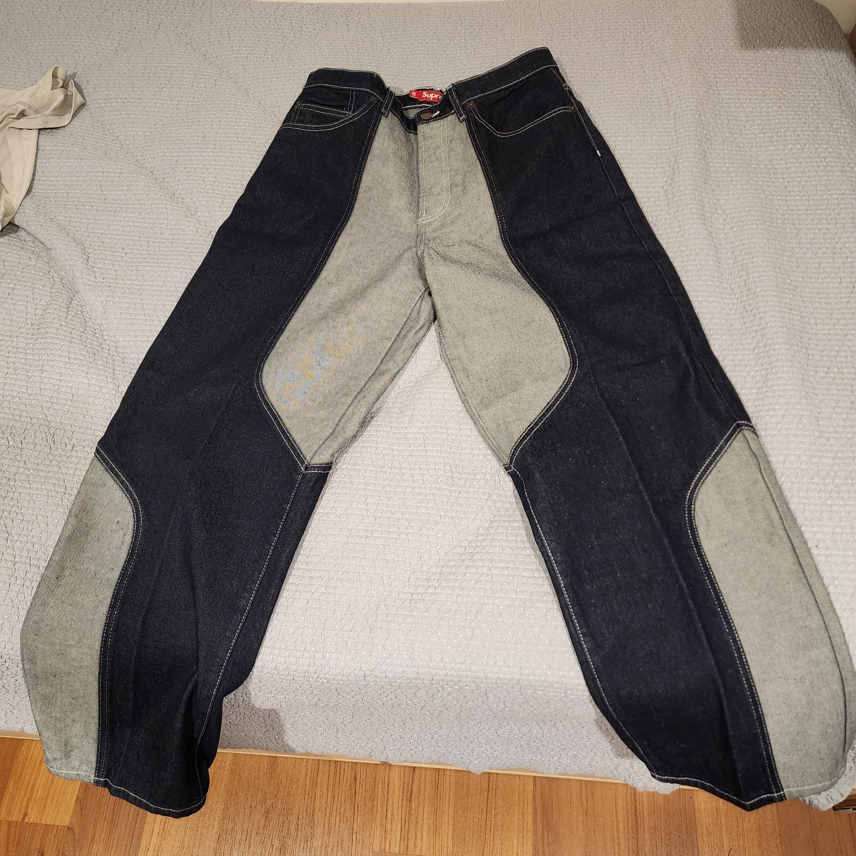 Supreme 2-Tone Paneled Baggy Jean Blue - 24FW 착용 스타일 - 1