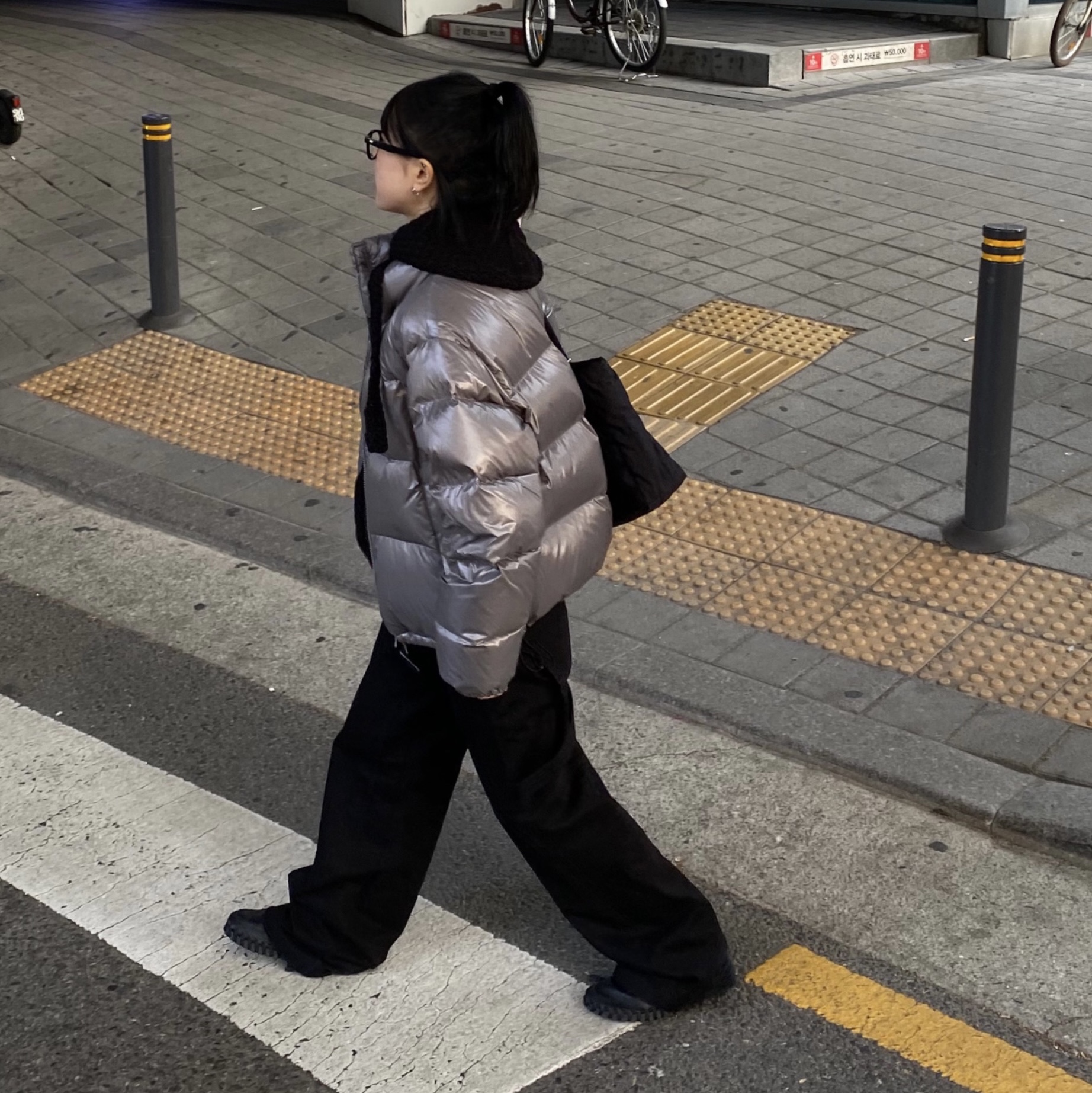 Nike x Jacquemus J Force 1 Low LX SP Black, (W) Mischief Apron Pocket Work Pants Black 착용 스타일 - 2