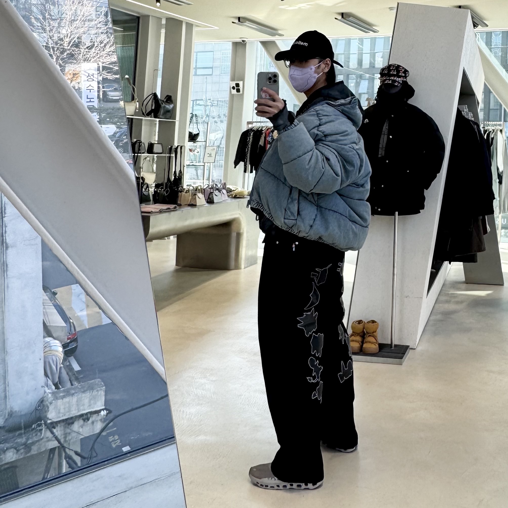 Vandy The Pink x Pokemon Leather Patch Silhouette Denim Black 착용 스타일