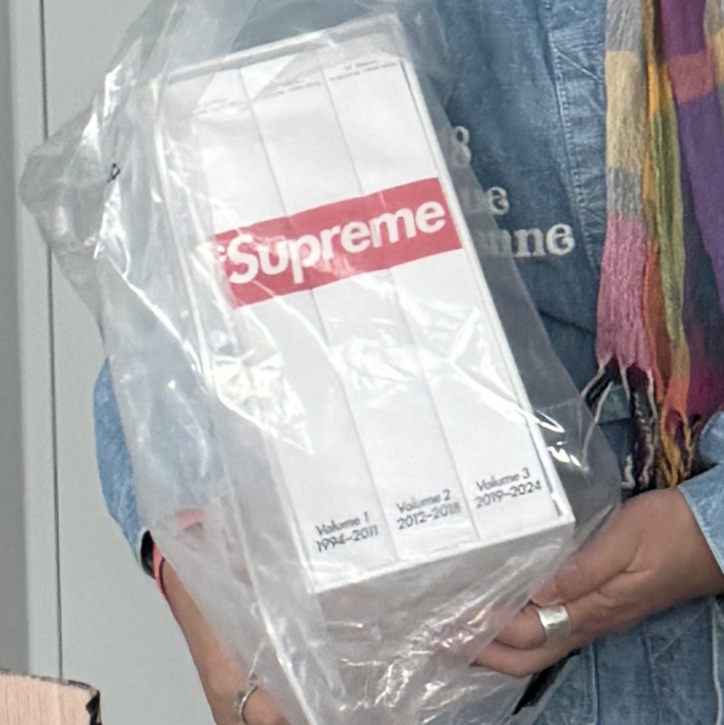 Supreme 30 Years: T-Shirts 1994-2024 Book White (Set of 3) - 24SS 착용 스타일