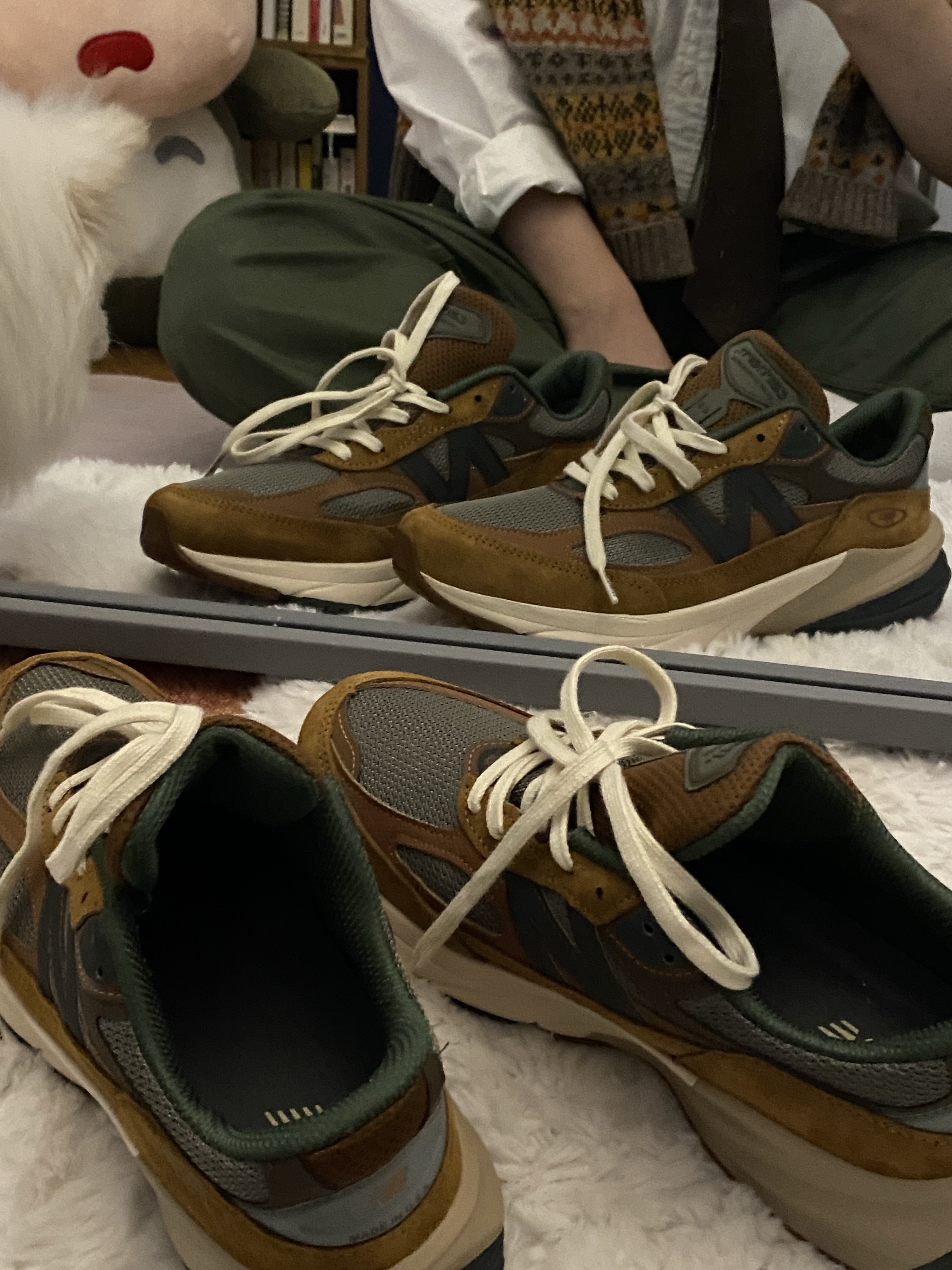 New Balance x Carhartt WIP 990v6 Made in USA Hamilton Brown Military Green 착용 스타일 - 2