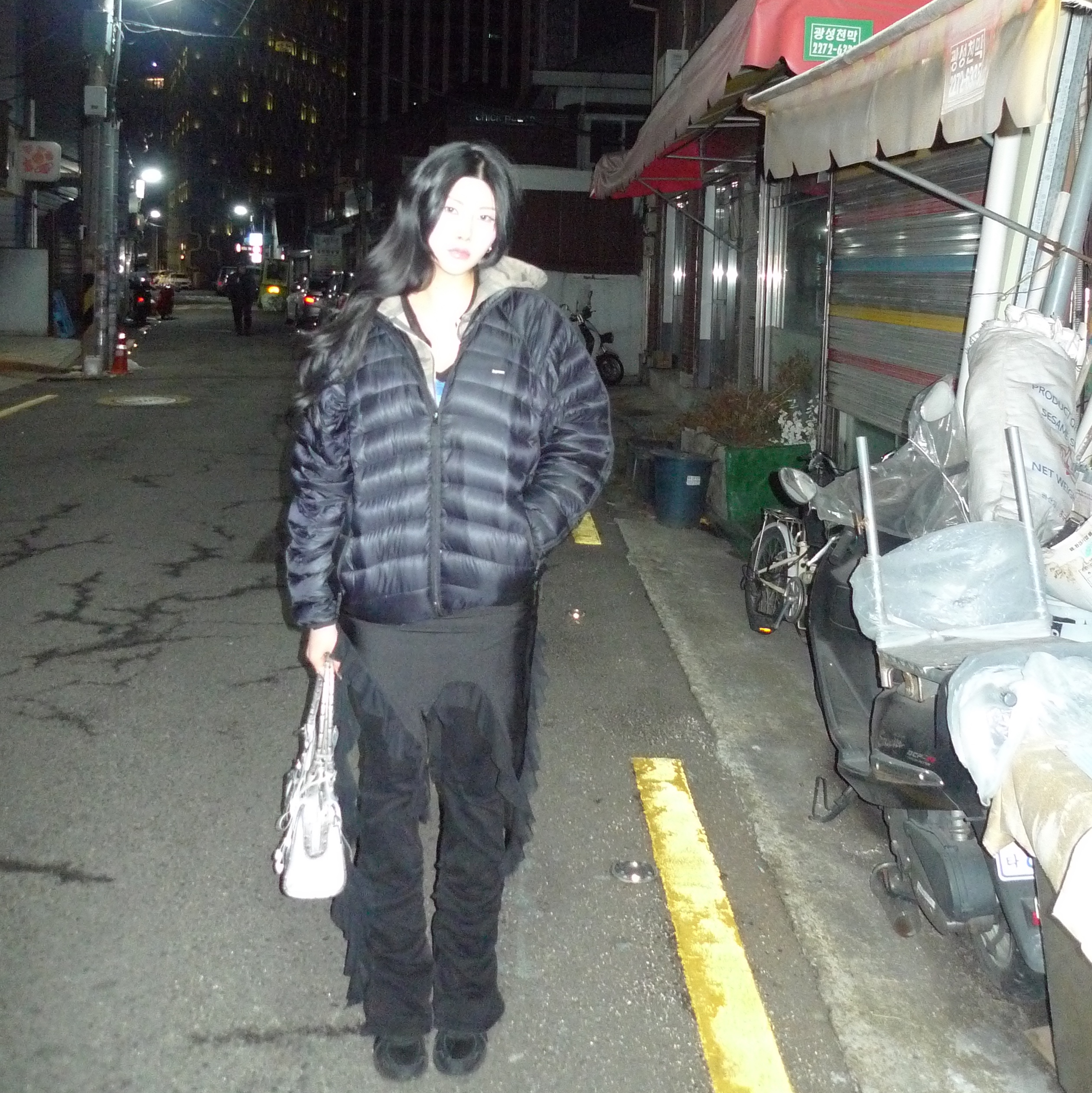 Supreme Micro Down Jacket Black - 24SS, Asics Jog 100 2 Black 착용 스타일 - 3