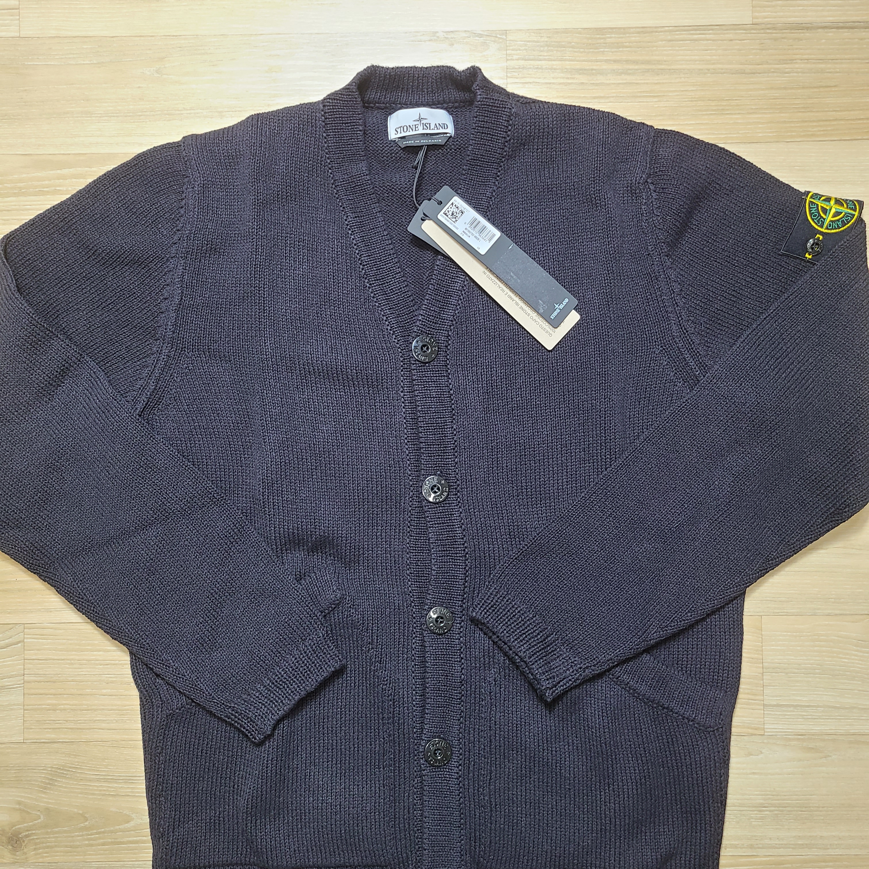 Stone Island Wappen Patch Cotton V-Neck Cardigan Navy - 24SS 착용 스타일 - 1