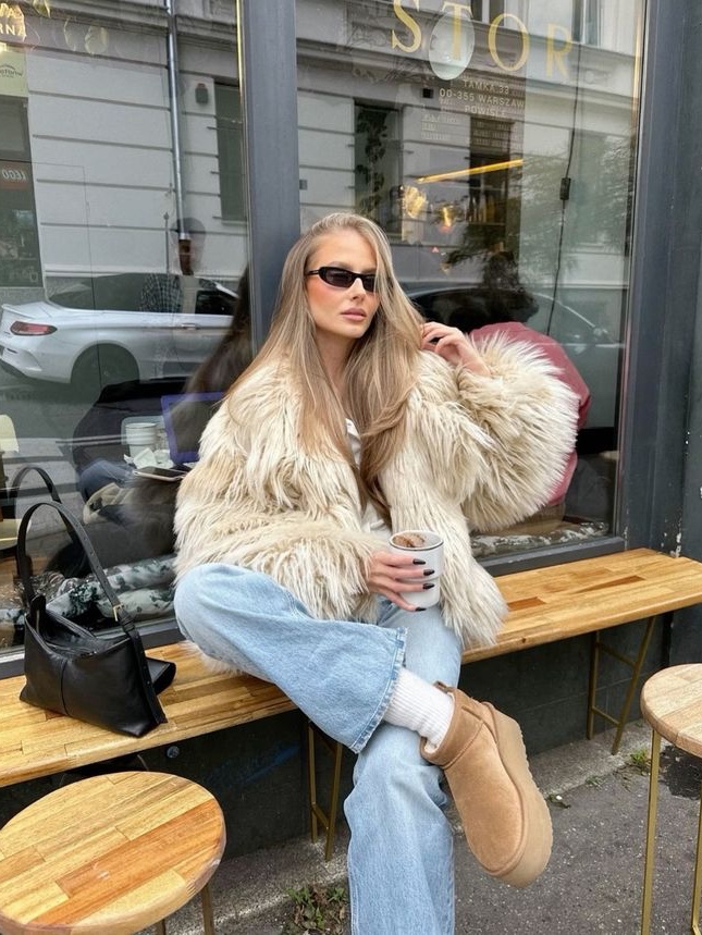 Haveless Blair Faux Fur Jacket Black, (W) Zara Faux Fur Jacket Ecru 착용 스타일 - 5