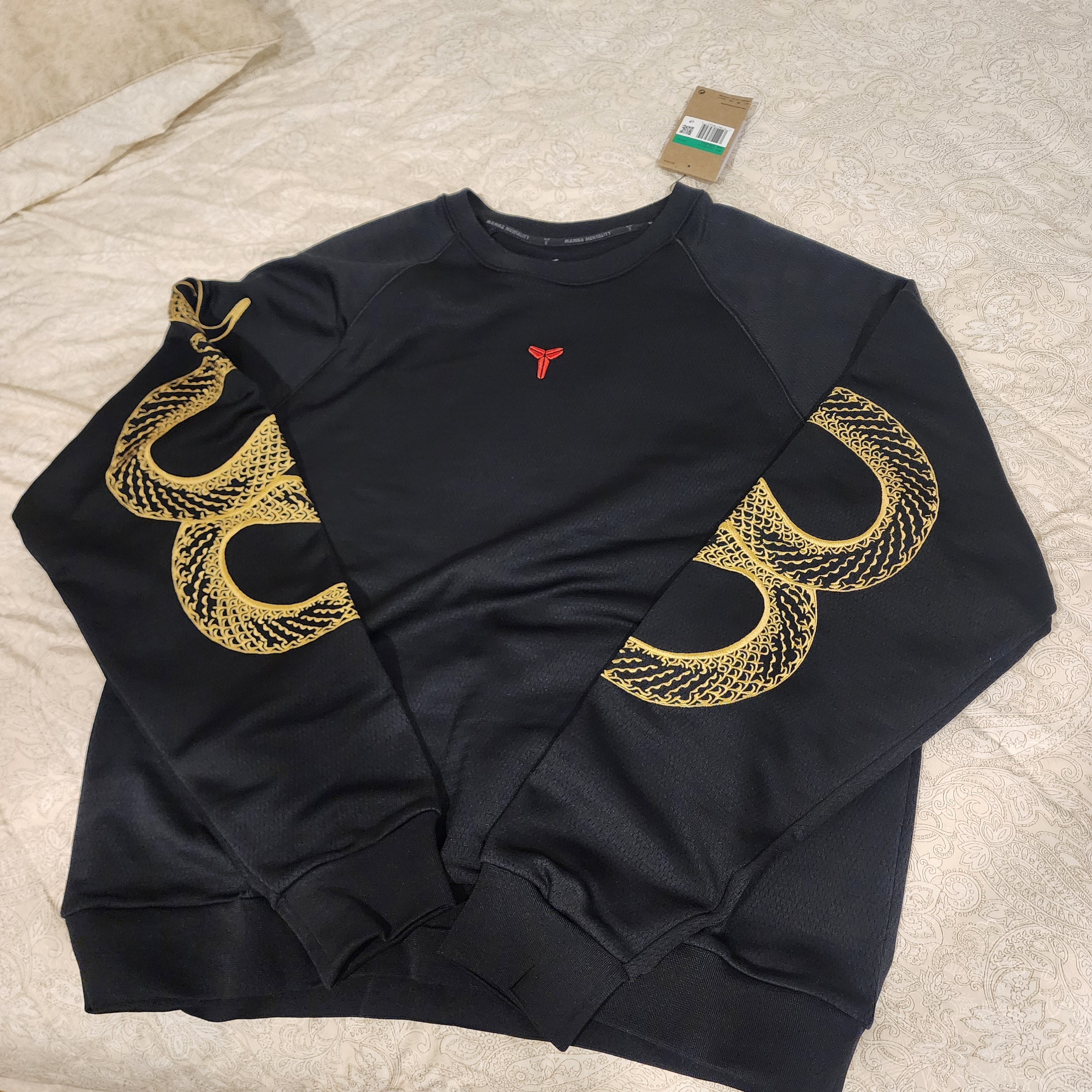 Nike Kobe Year of Mamba Therma-Fit Basketball Crew-Neck Sweatshirt Black (HQ4698-010) 착용 스타일 - 1