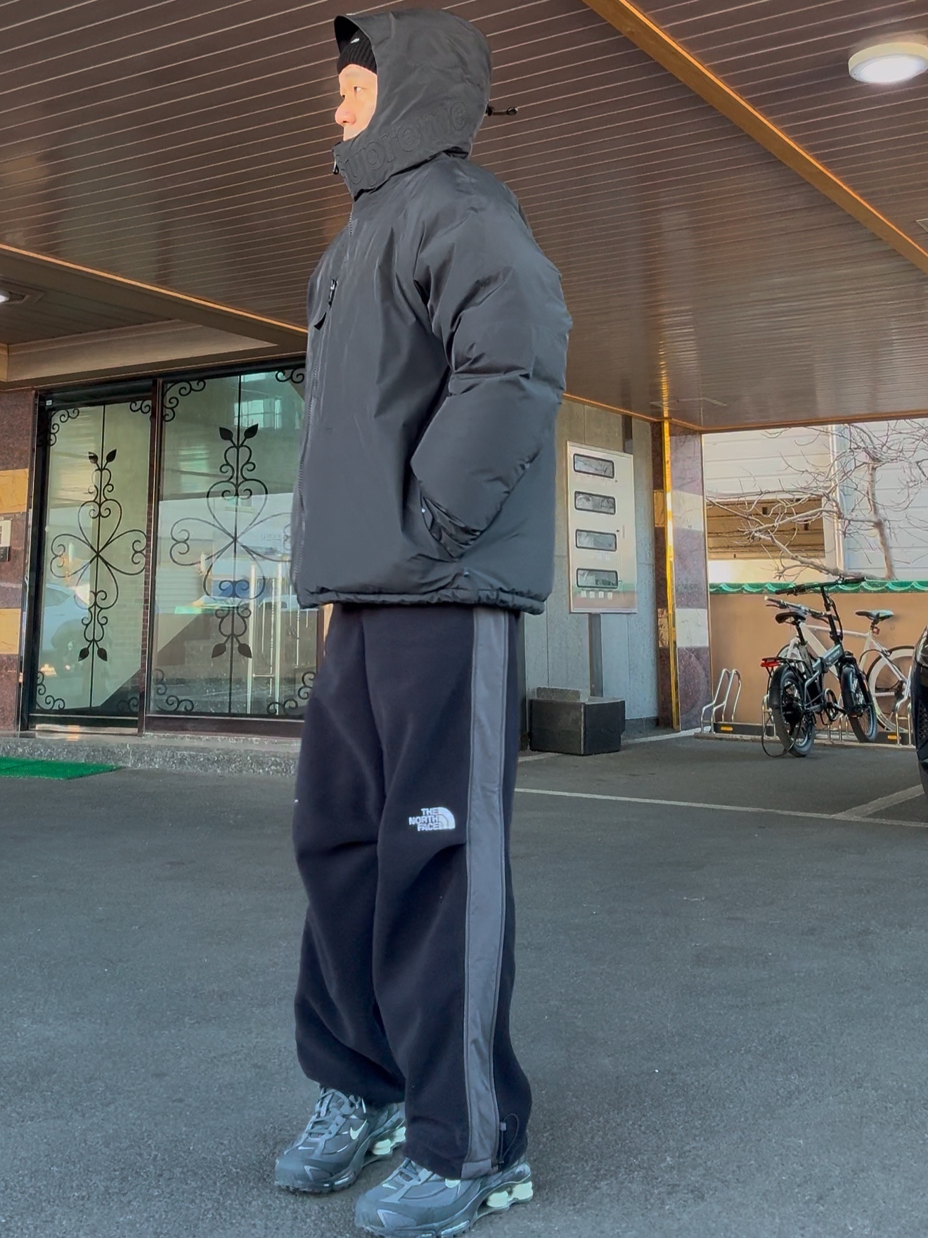 Supreme Gore-Tex 700-Fill Down Parka Black - 23FW, Nike Shox Ride 2 Iron Grey and Anthracite 착용 스타일 - 2