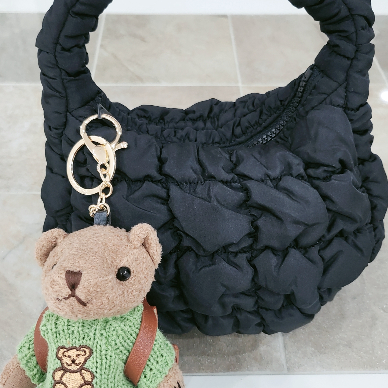 COS Quilted Micro Bag Black 착용 스타일