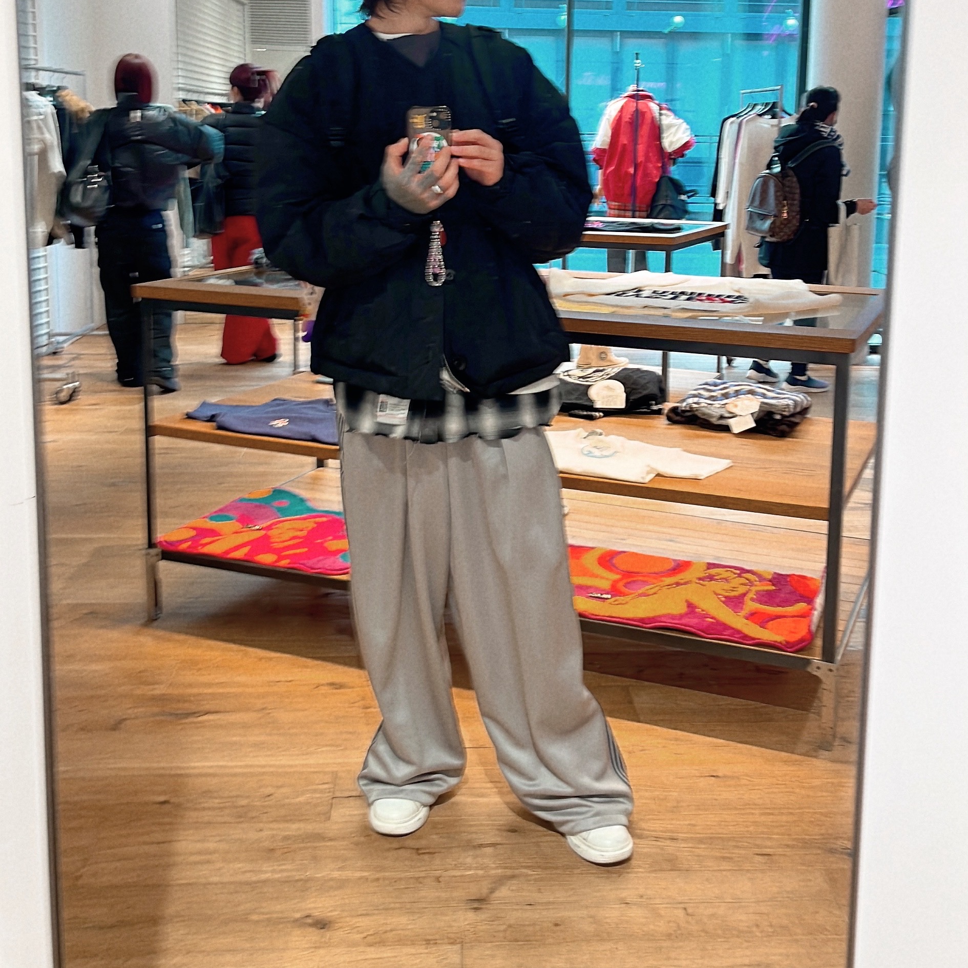 Kapital Stuntman & Woman Super Baggy Track Pants in Smooth Jersey Banner Stripe Gray 착용 스타일