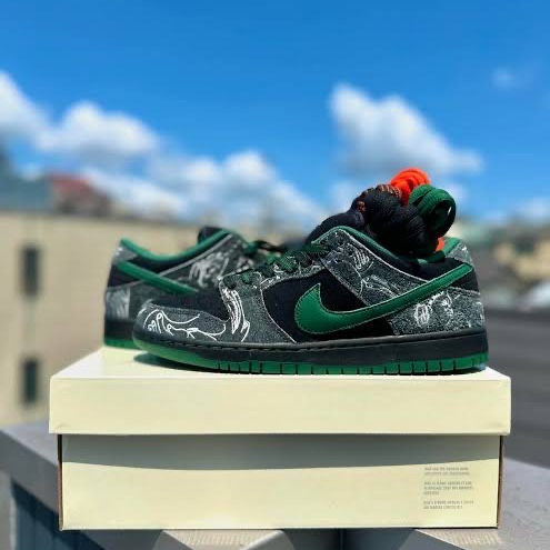 Nike x There SB Dunk Low Pro Anthracite and Gorge Green 착용 스타일 - 1