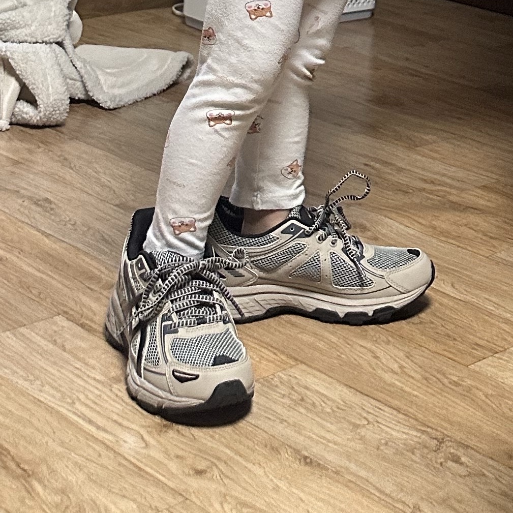 Asics Gel-Venture 6 Feather Grey Black 착용 스타일