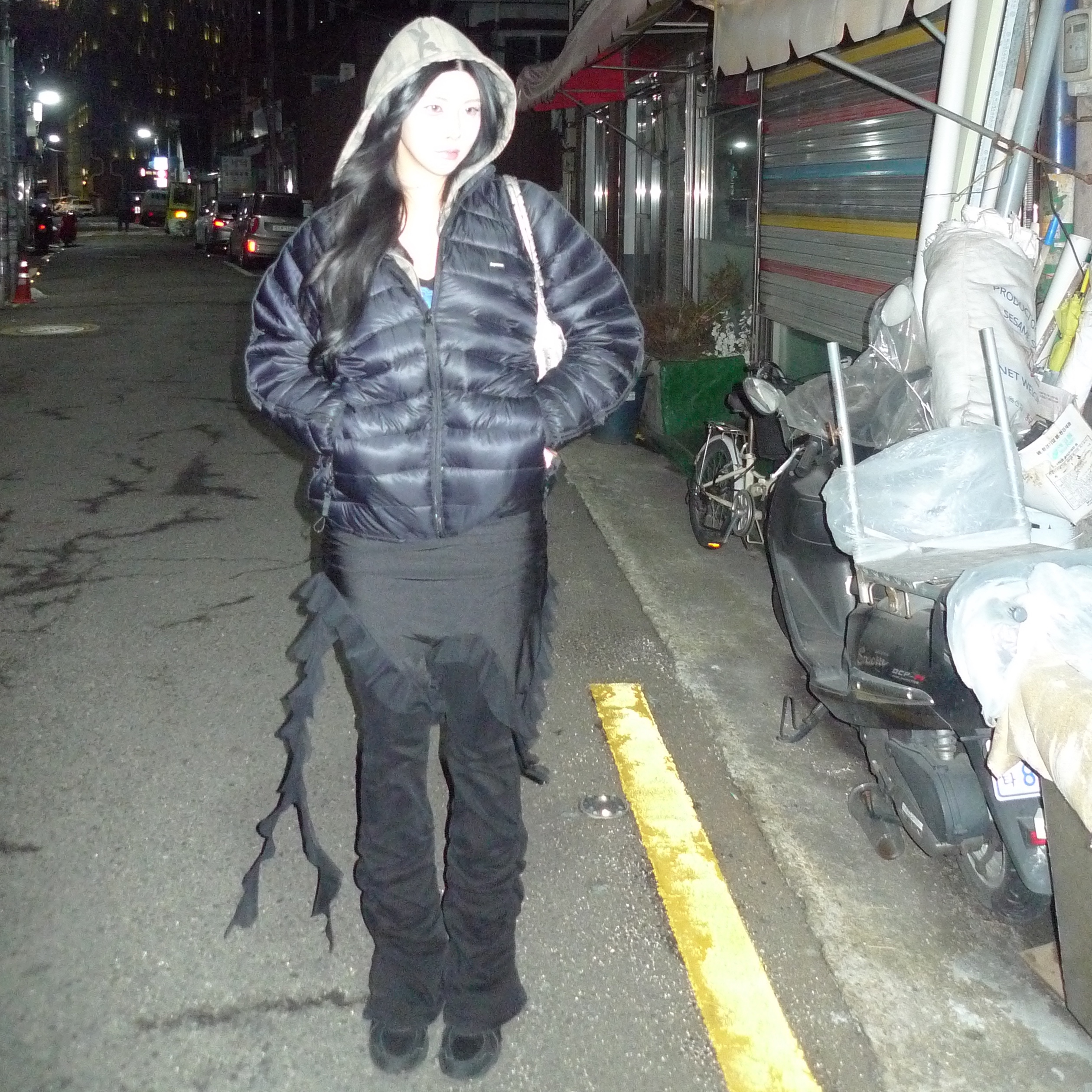 Supreme Micro Down Jacket Black - 24SS, Asics Jog 100 2 Black 착용 스타일 - 1