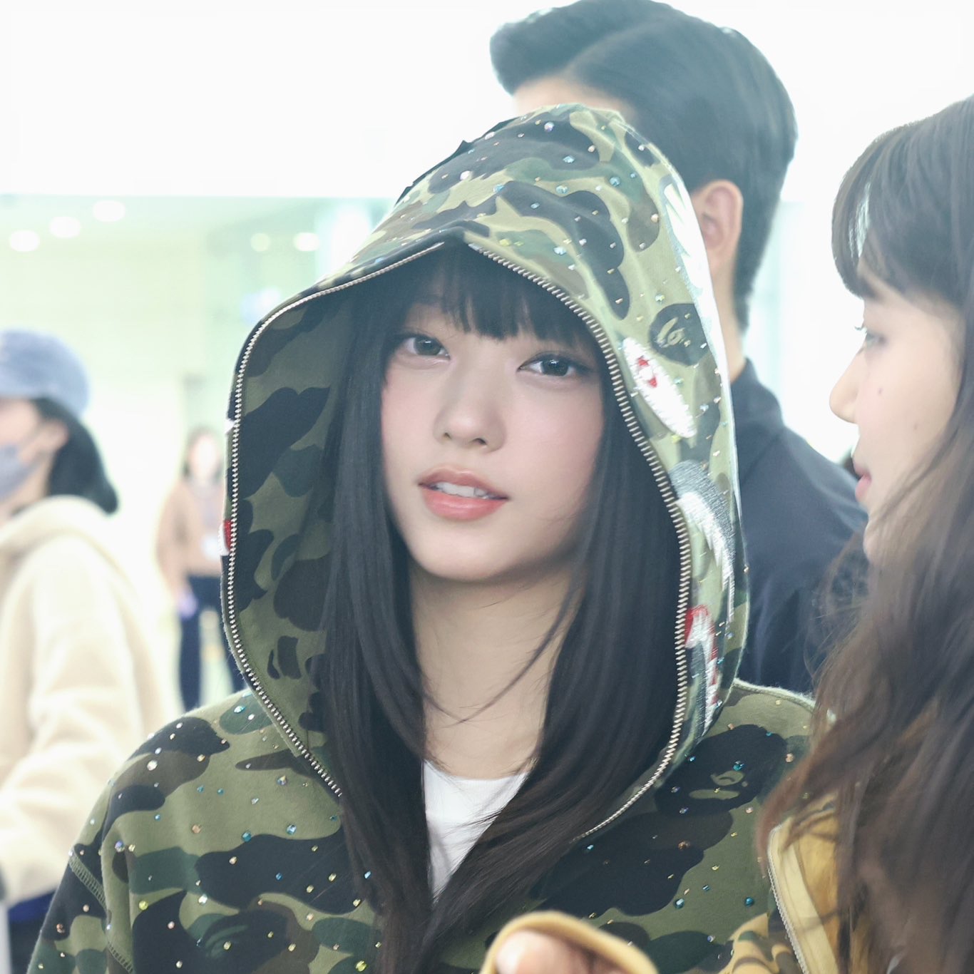 BAPE 1st Camo Shark Full Zip Hoodie Army Green 착용 스타일