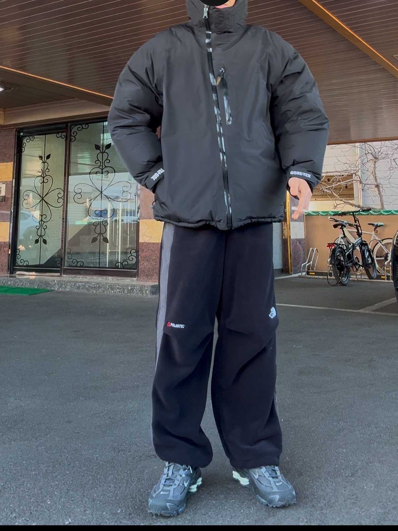 Supreme Gore-Tex 700-Fill Down Parka Black - 23FW, Nike Shox Ride 2 Iron Grey and Anthracite 착용 스타일 - 1