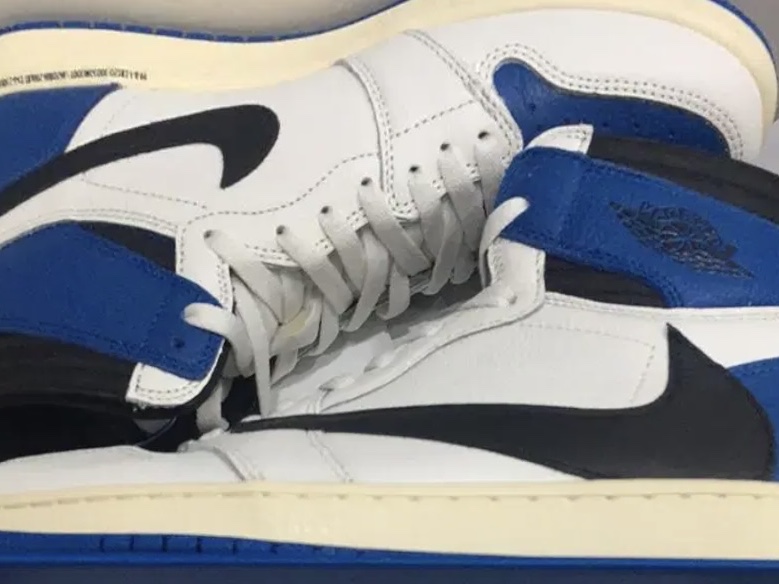 Jordan 1 x Travis Scott x Fragment Retro High OG SP Military Blue 착용 스타일