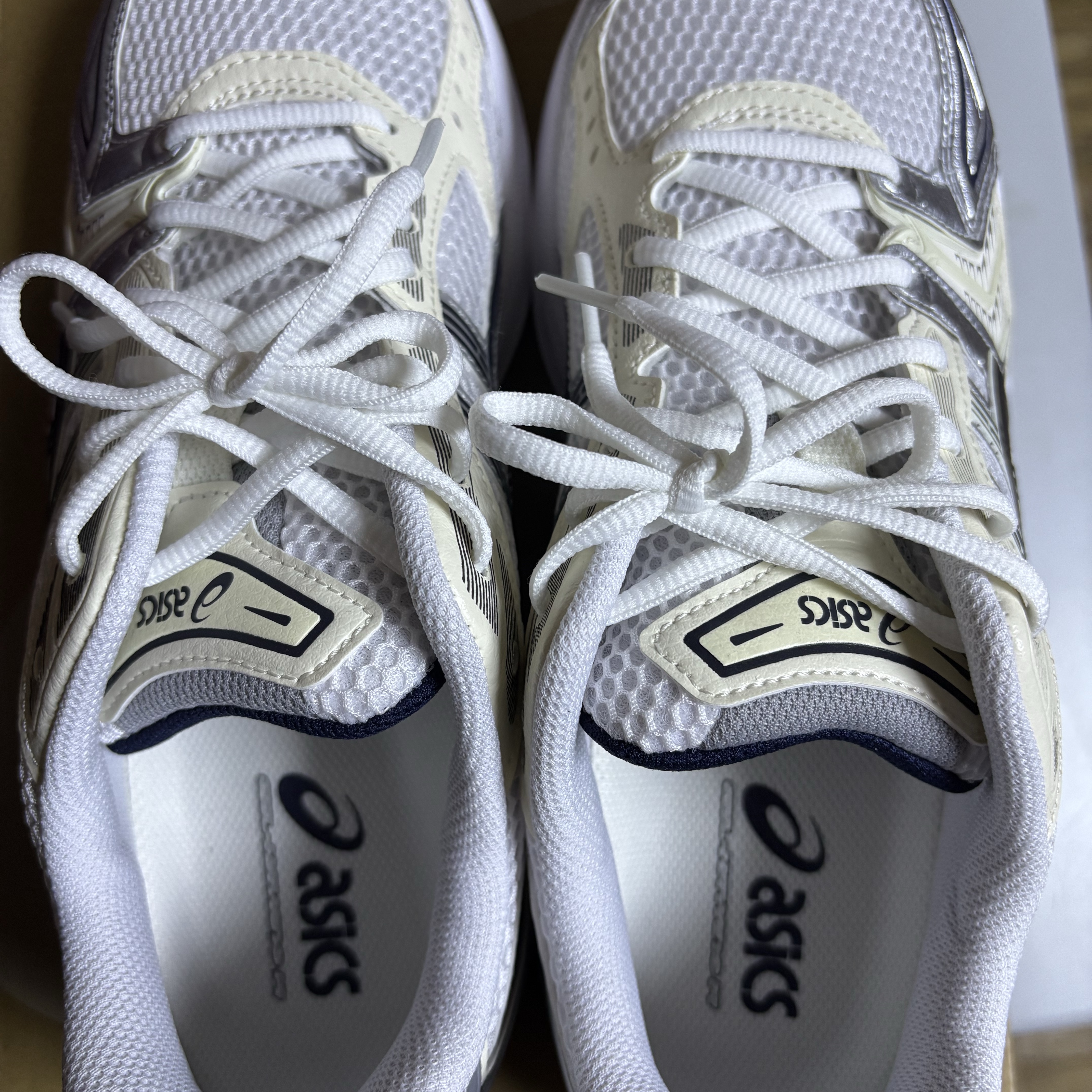 (W) Asics Gel-Kayano 14 White Midnight 착용 스타일