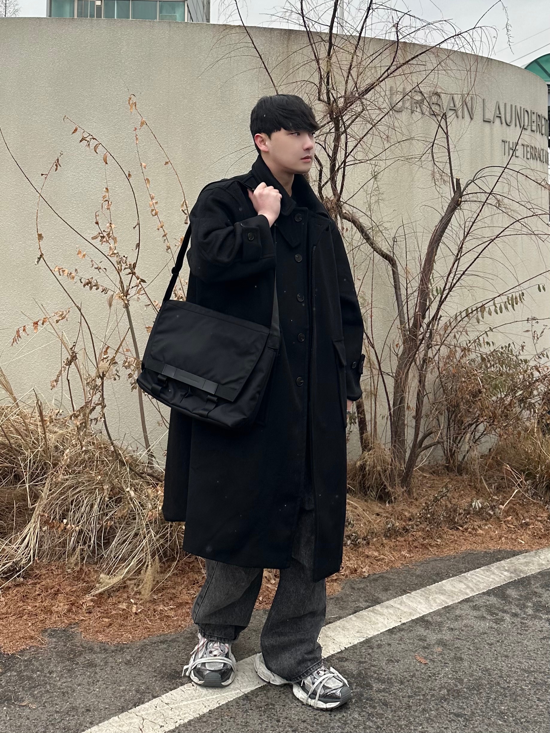 Balenciaga 3XL Sneakers Grey White Red 착용 스타일 - 1