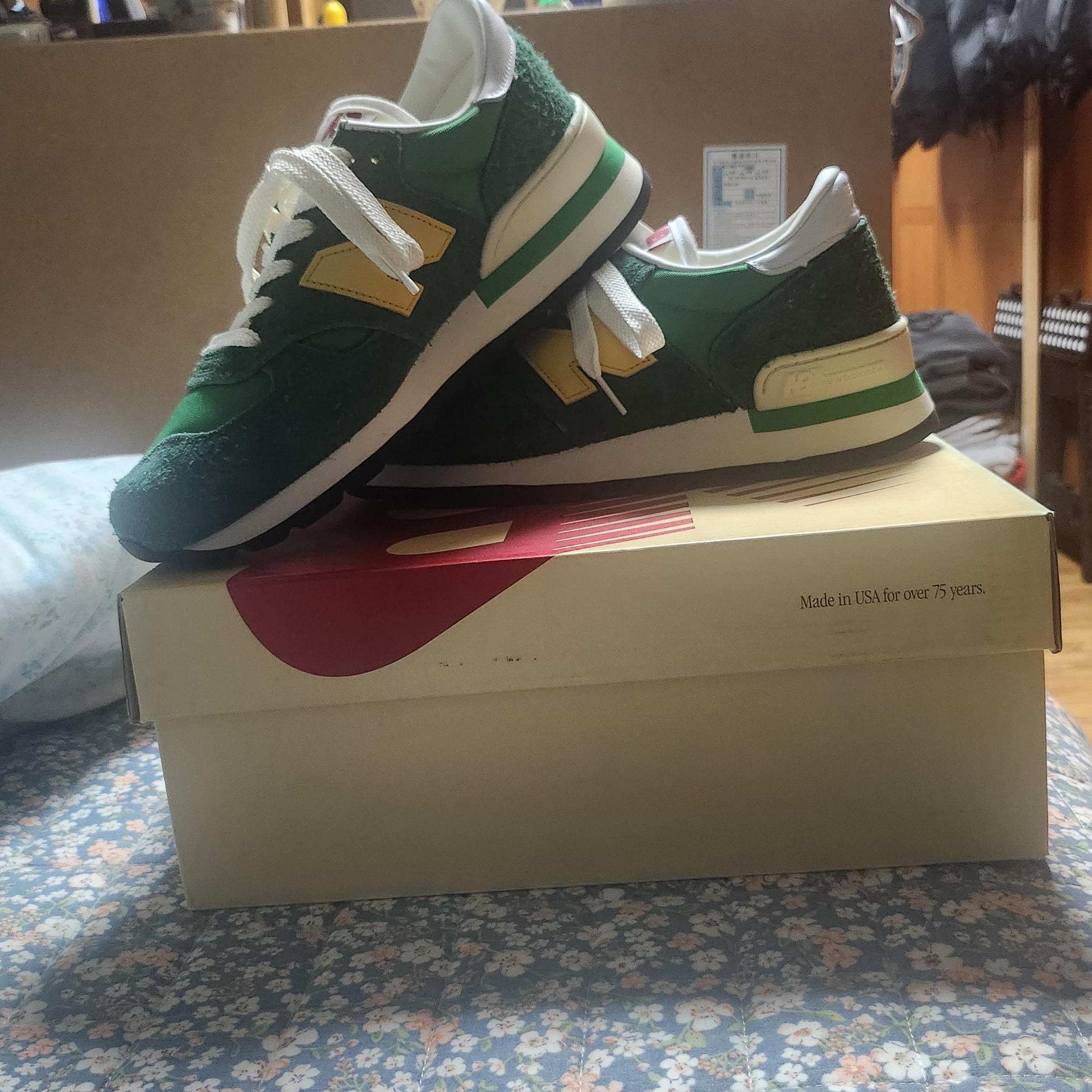 New Balance 990v1 Made in USA Green Gold 착용 스타일 - 1