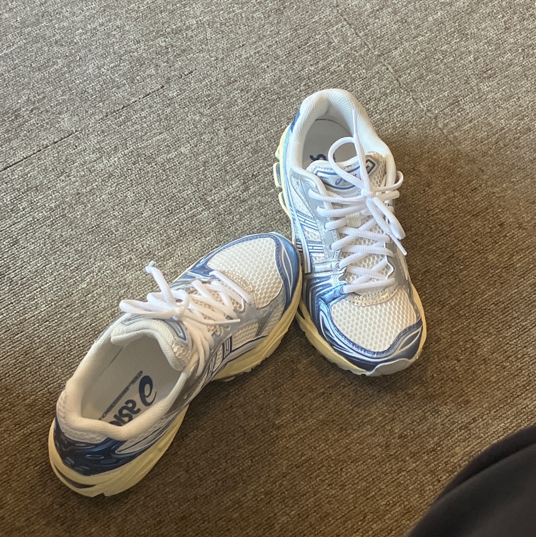 Asics Gel-Kayano 14 Metallic Blue 착용 스타일