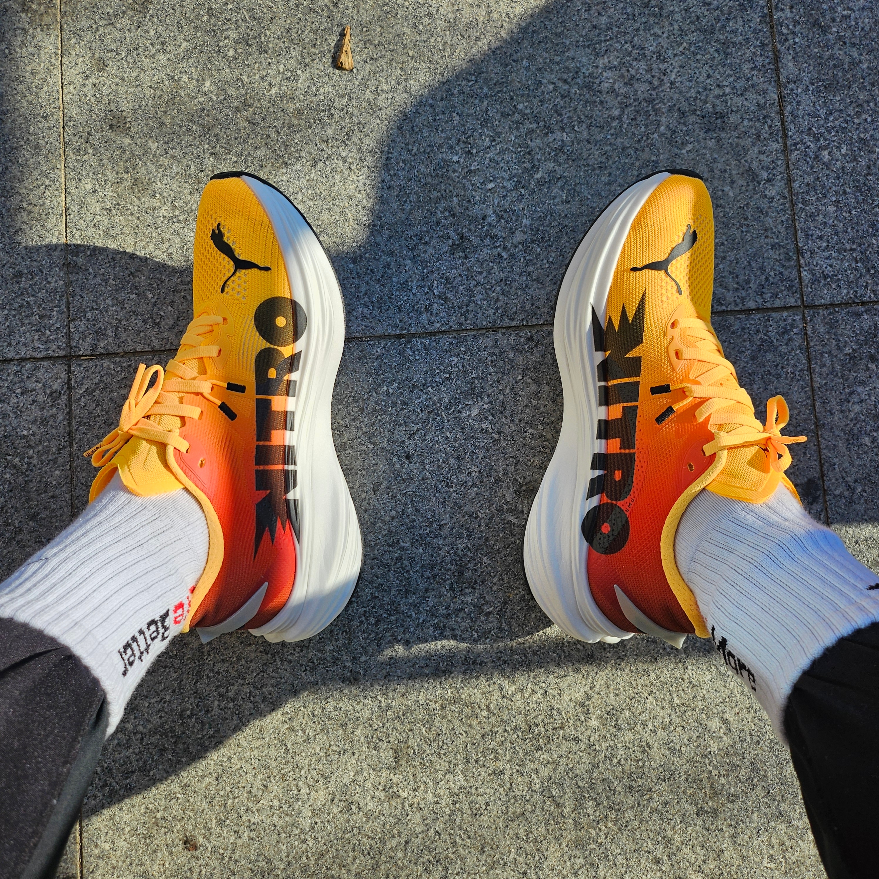 Puma Deviate Nitro 3 Fade Sun Stream Sunset Glow 착용 스타일 - 2