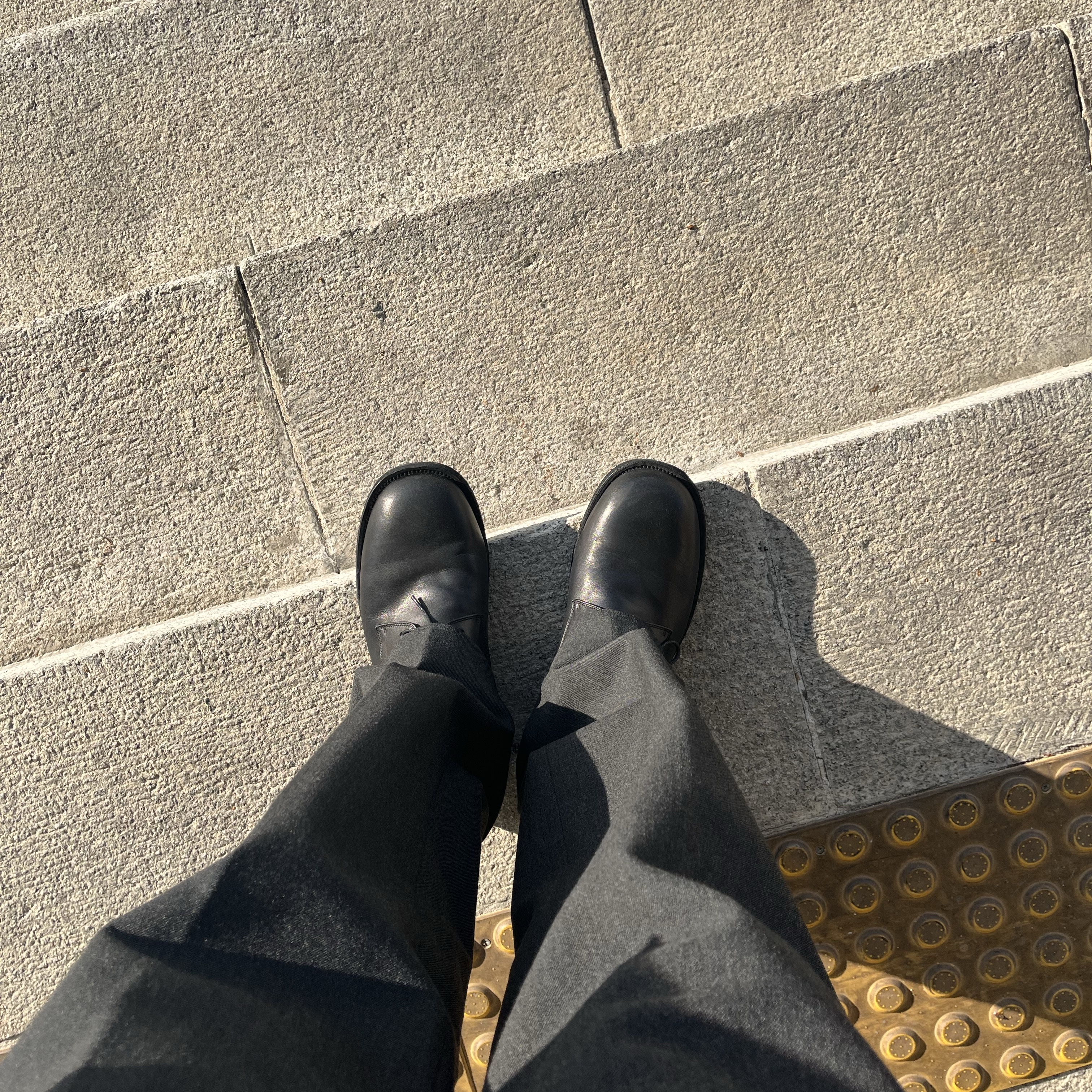 Kinchi Grainy - 547 (a) Vibram Black 착용 스타일