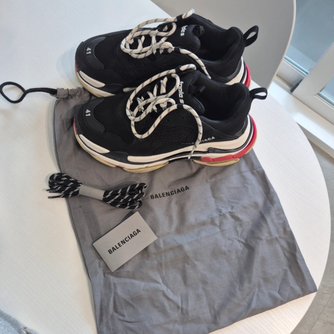 Balenciaga Triple S Sneakers Black 착용 스타일