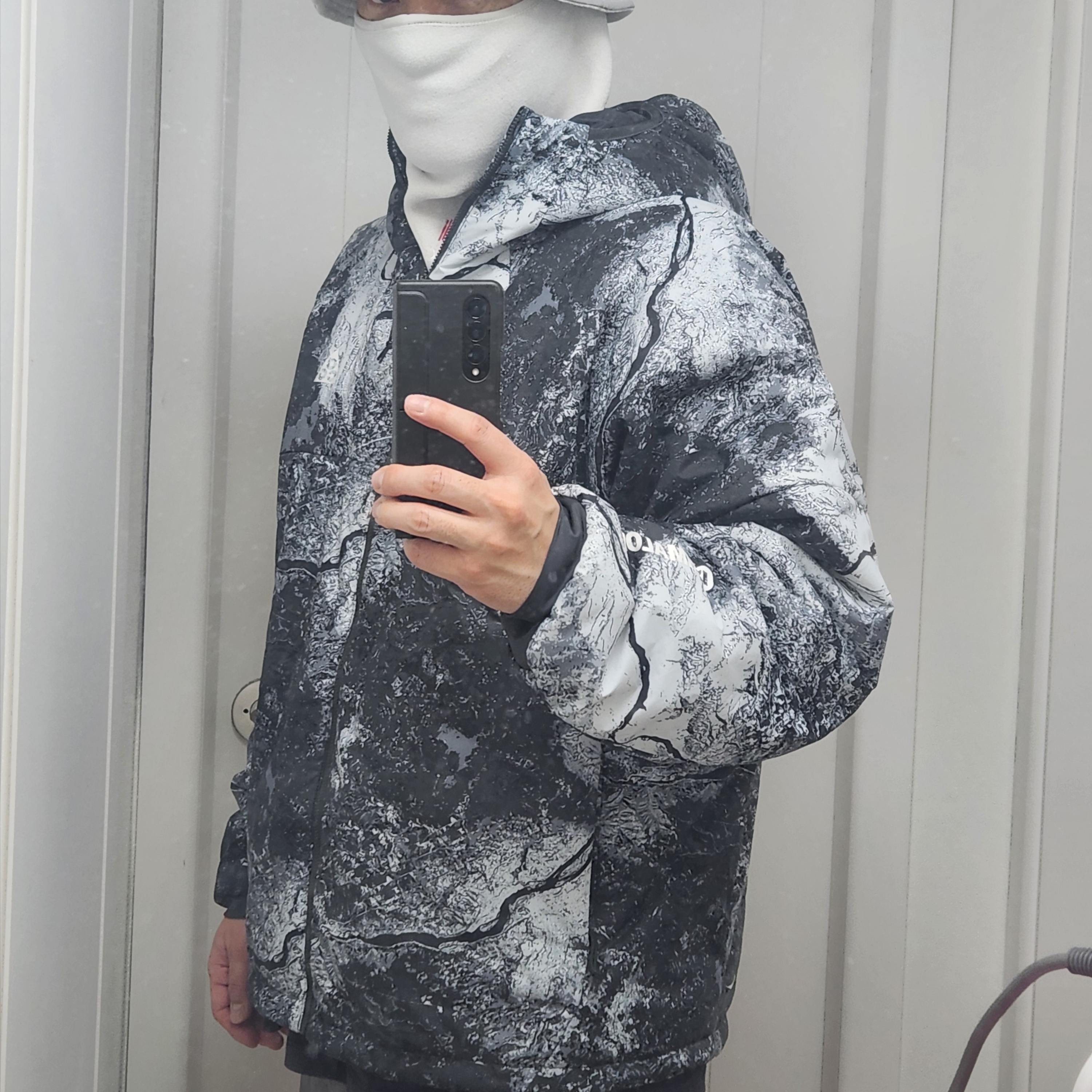 Palace Polartec Cordura Mask Bucket Grey - 23FW, Nike ACG Therma-Fit ADV Rope De Dope Allover Print Jacket Anthracite 착용 스타일 - 2
