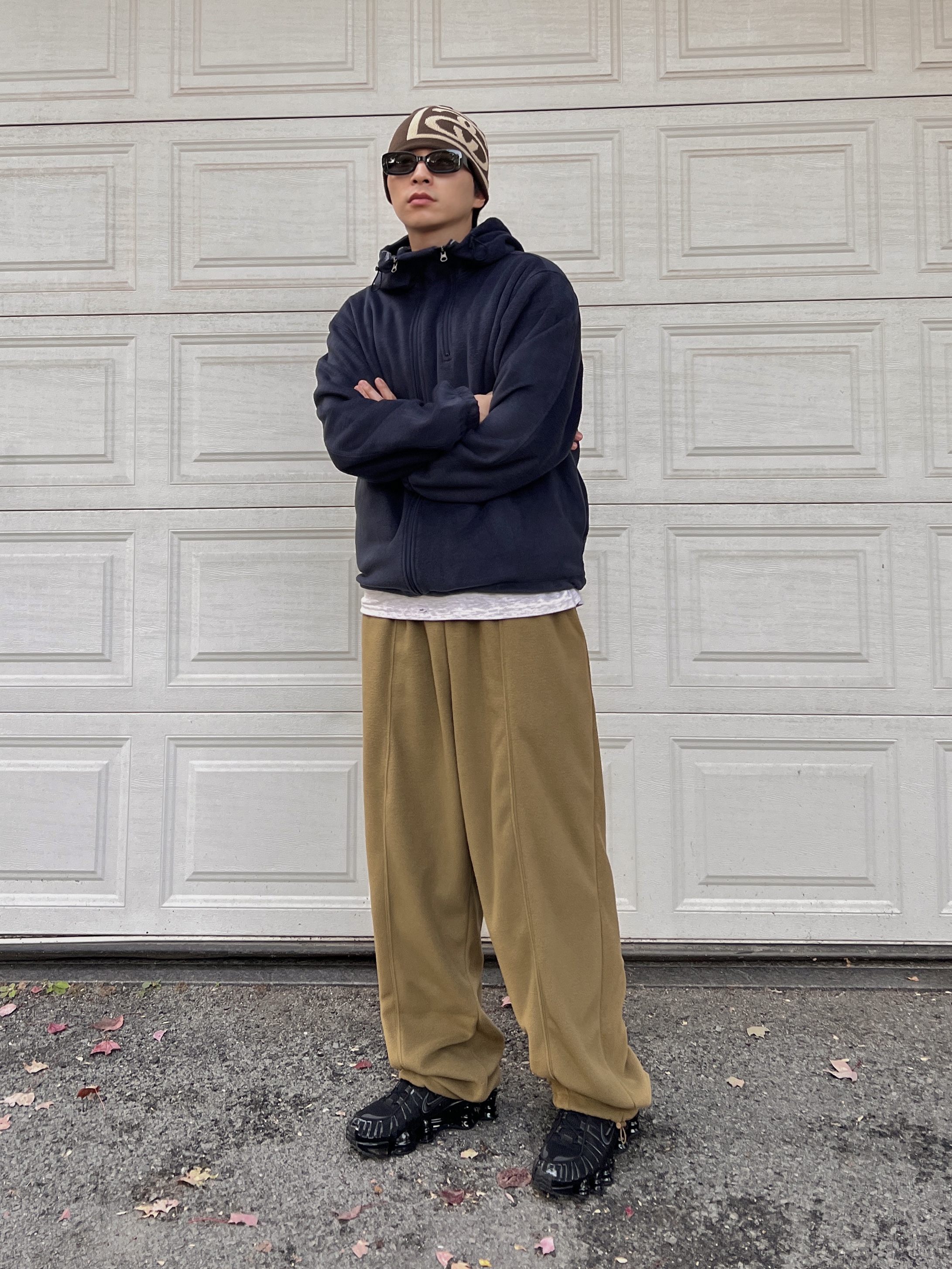 (W) Nike Shox TL Black and Max Orange, Stussy SS Link Skullcap Beanie Brown 착용 스타일 - 1