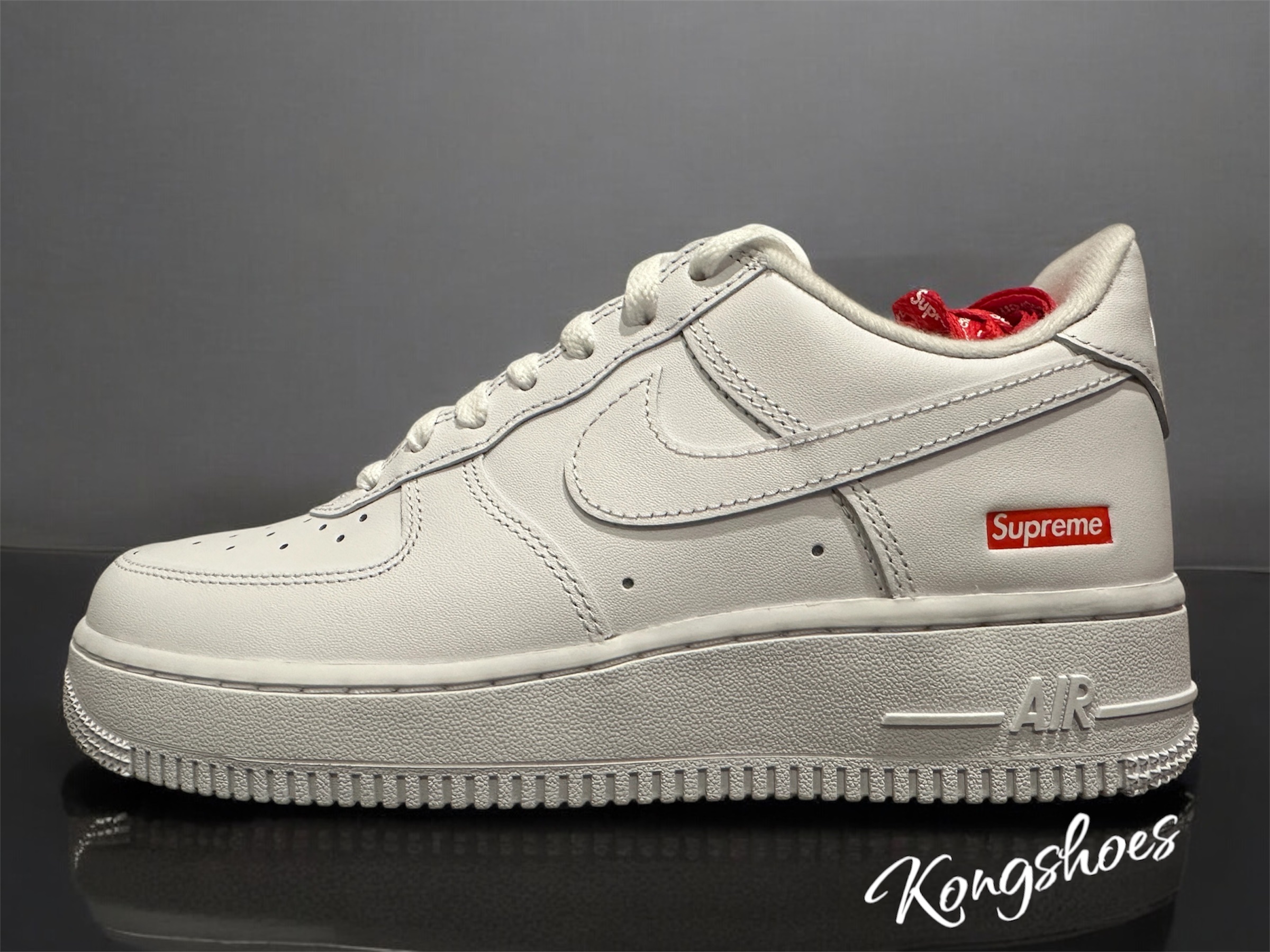 Nike x Supreme Air Force 1 Low White 착용 스타일