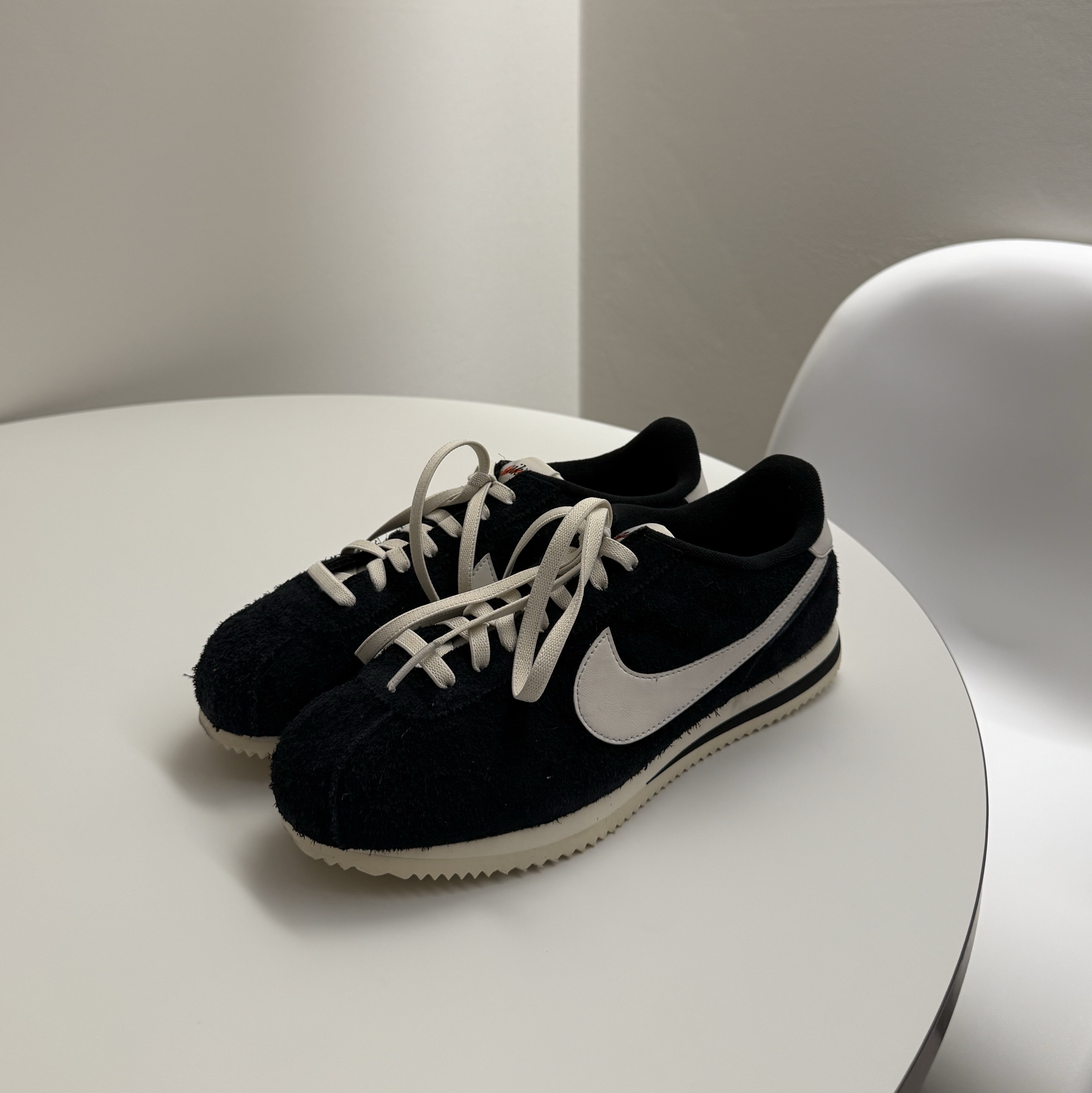 (W) Nike Cortez Vintage Black Sail 착용 스타일