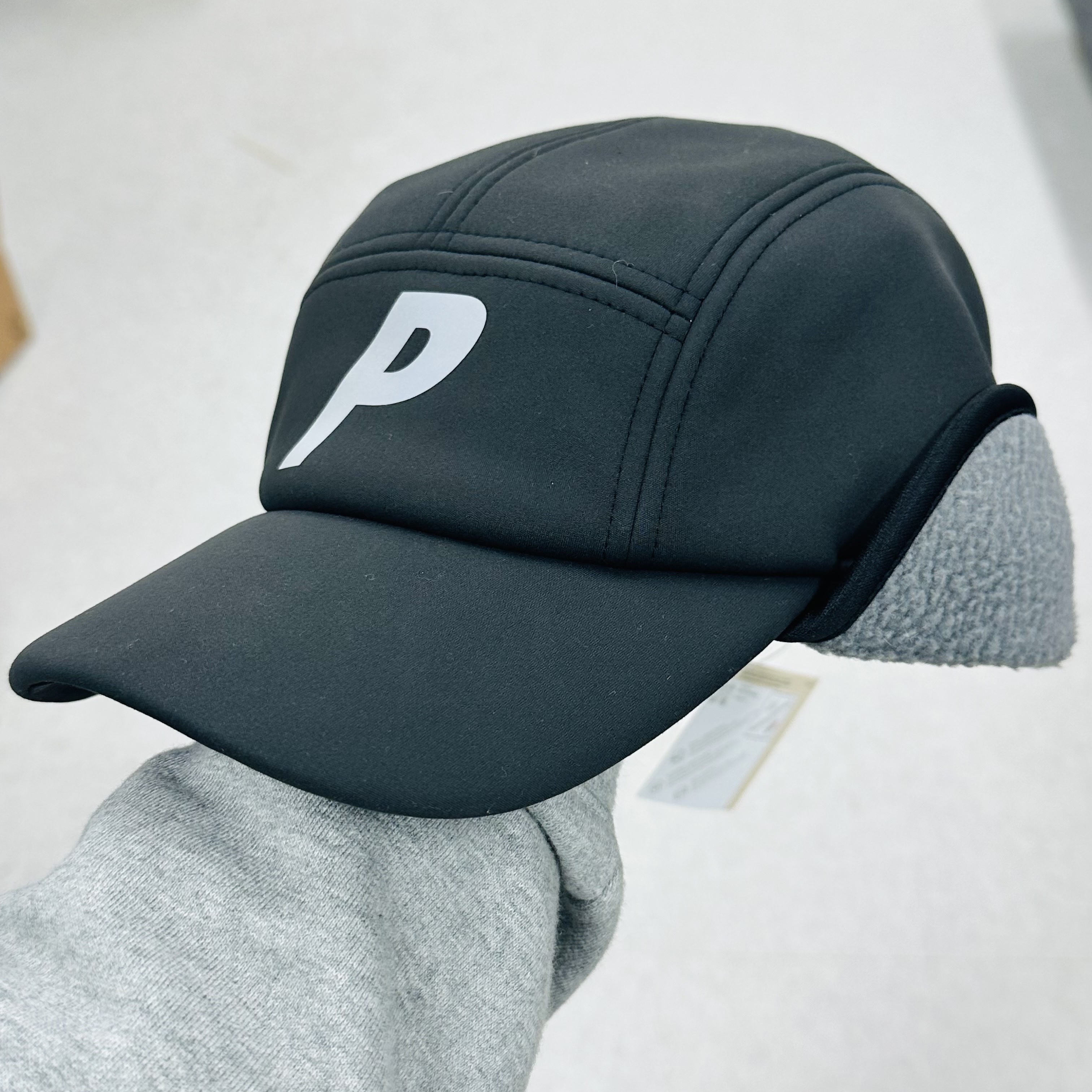 Palace Gore-Tex Windstopper Earflap 5-Panel Black - 24FW 착용 스타일 - 1