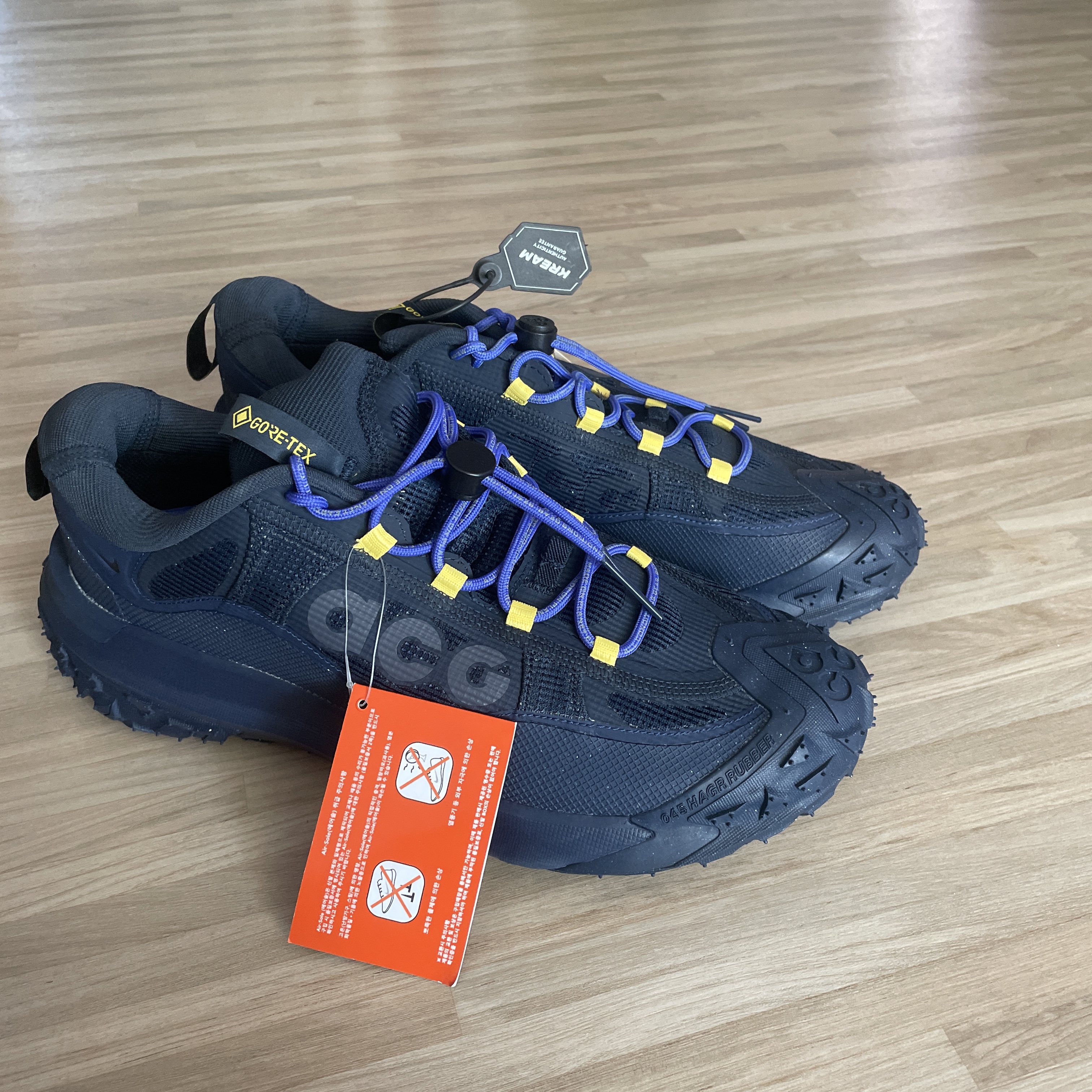 Nike ACG Mountain Fly 2 Low Gore-Tex Dark Obsidian Midnight Navy 착용 스타일