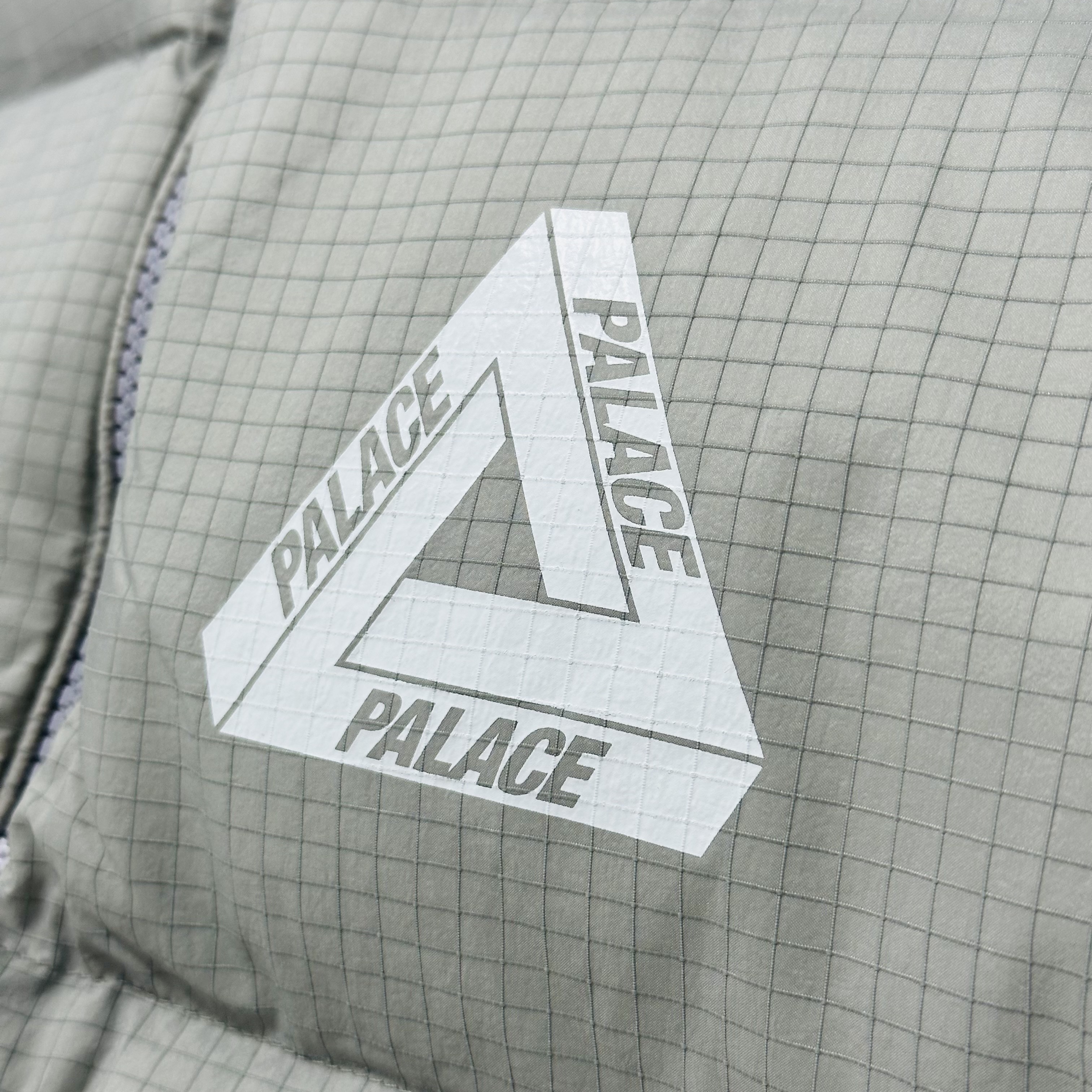 Palace Ripstop Puffa Concrete Grey - 24FW 착용 스타일 - 2