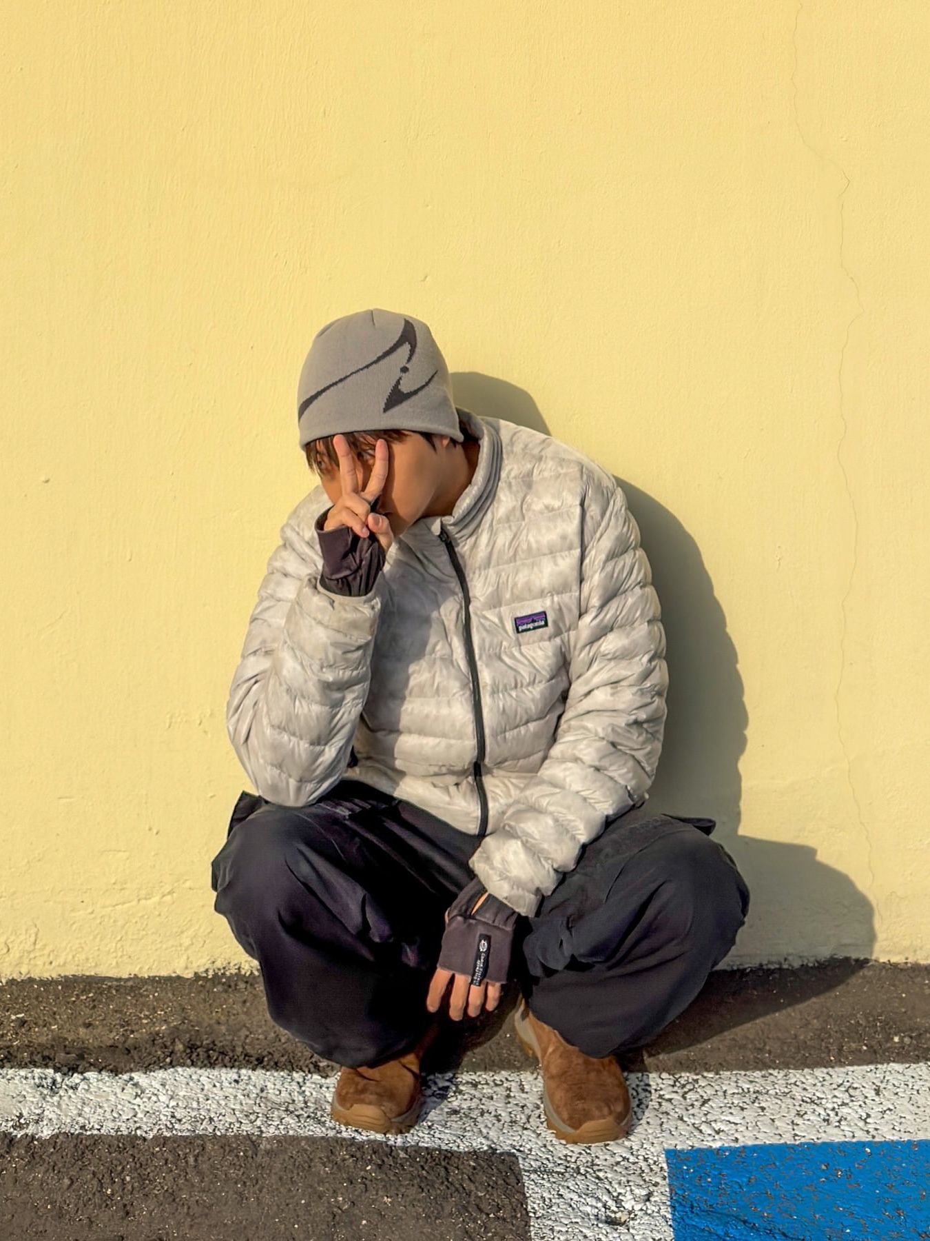 BLR Curved Logo Beanie Grey 착용 스타일