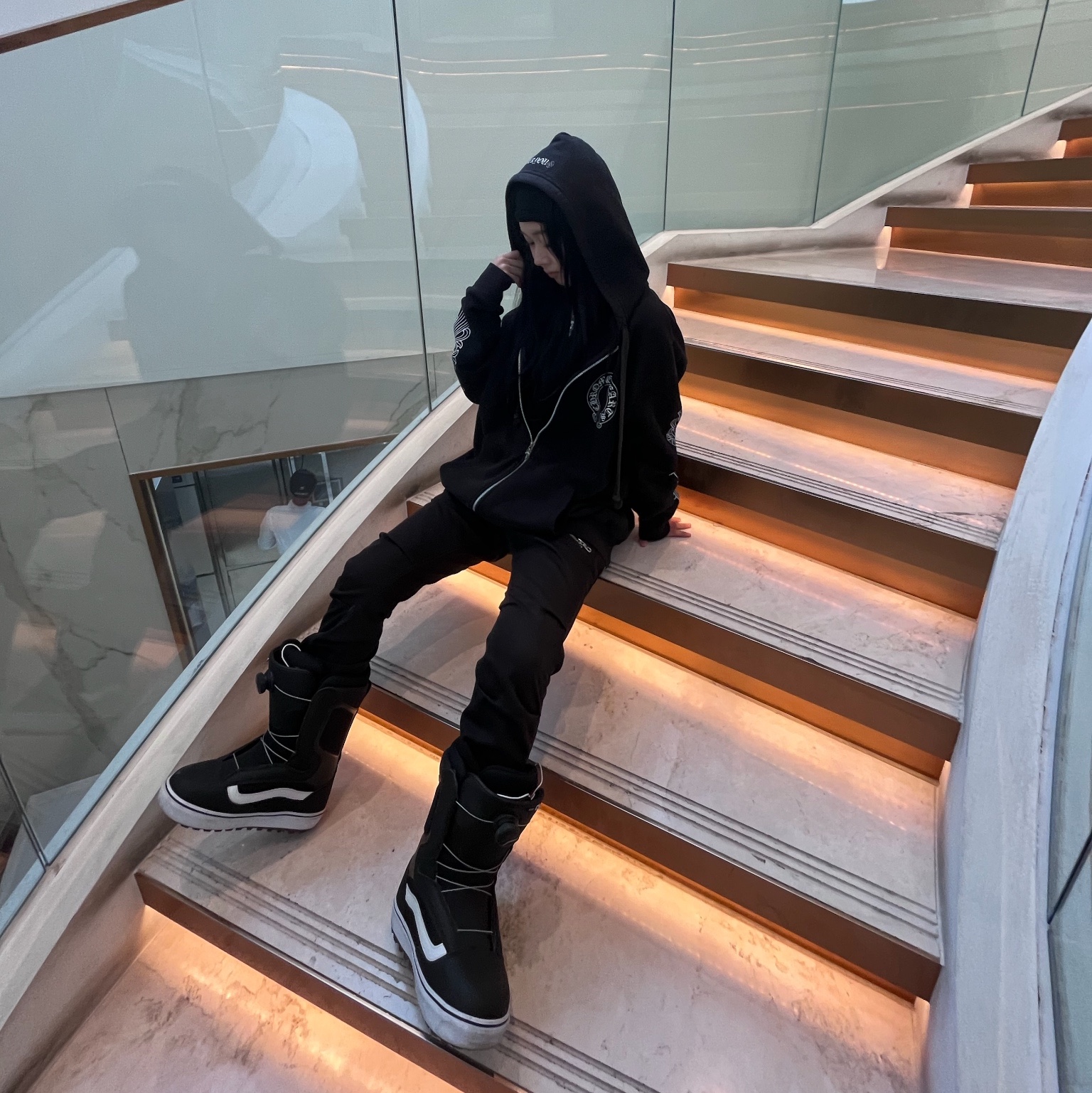 Chrome Hearts Horseshoe Floral Fleece Zip-Up Hoodie Black 착용 스타일 - 2